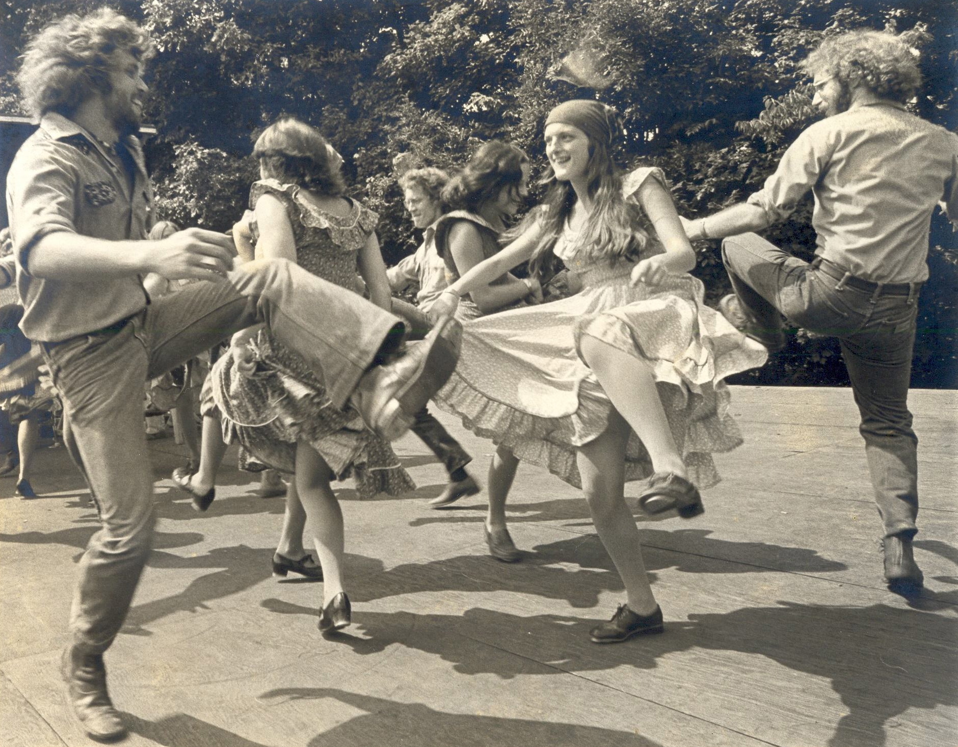  The Green Grass Cloggers Greenville, North Carolina (early 1970s) (left to right: Rodney Sutton, Toni Jordan, Dudley Culp)  Dance Musicians 