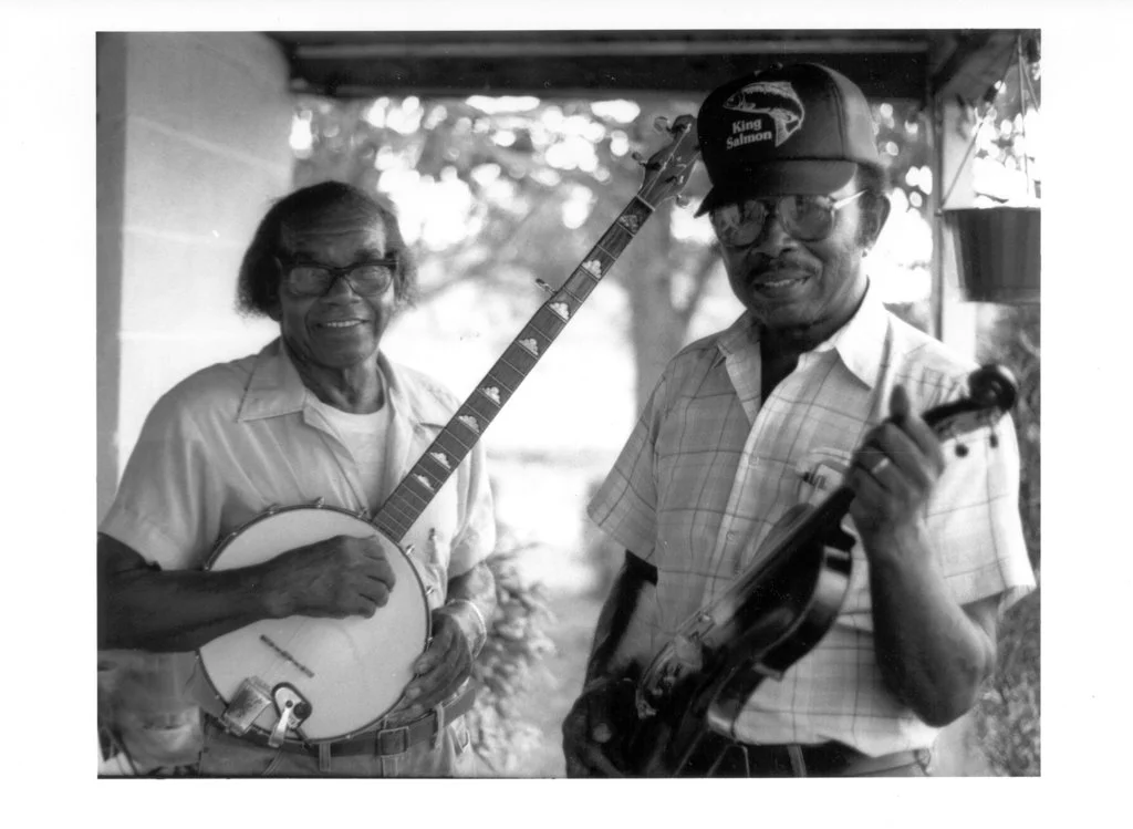 Joe Thompson (fiddler and dance caller, 1918-2012) with Odell Thompson (banjo, 1911-1994) in 1988 (photo: Nancy Kalow)