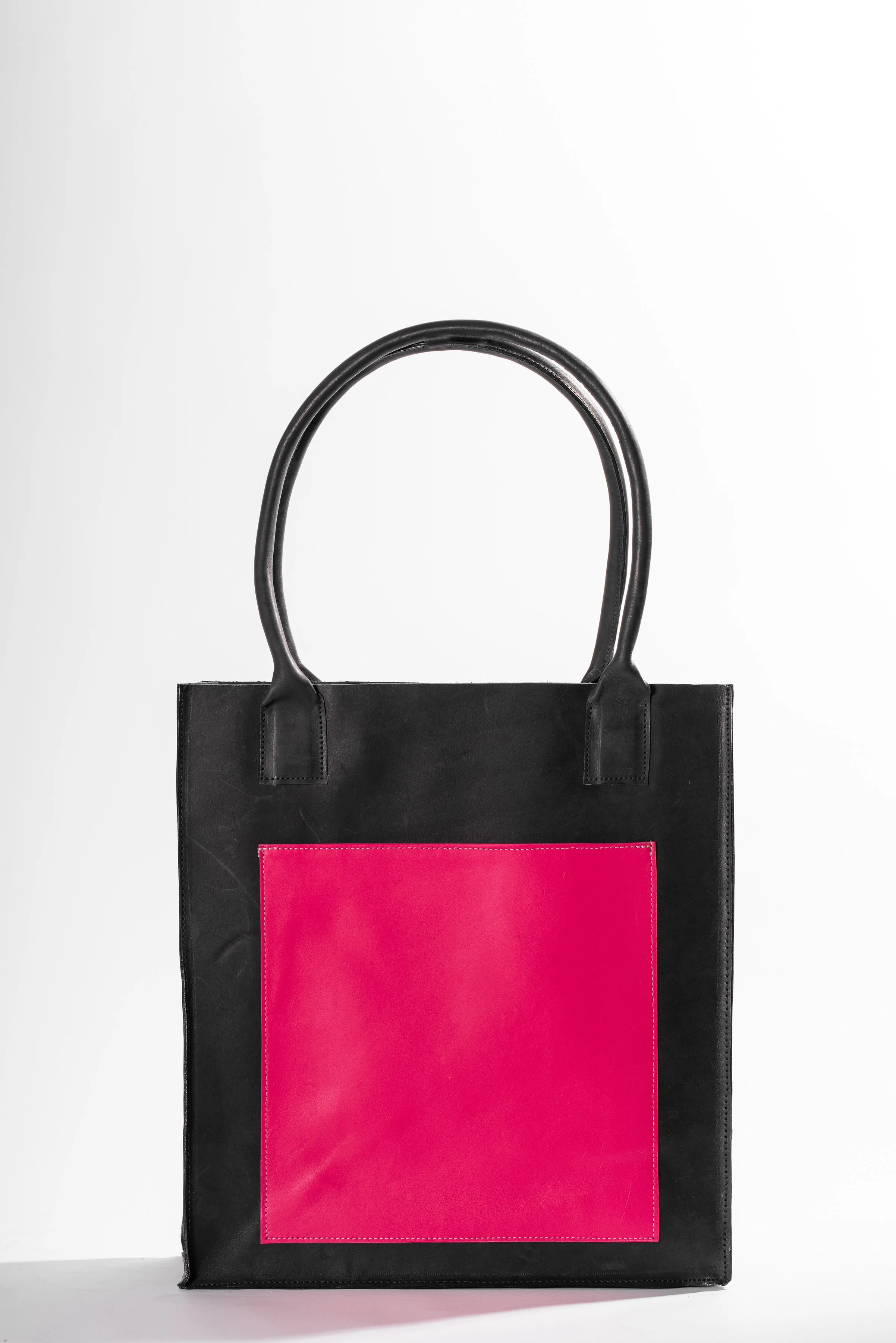 Large tote with pocket