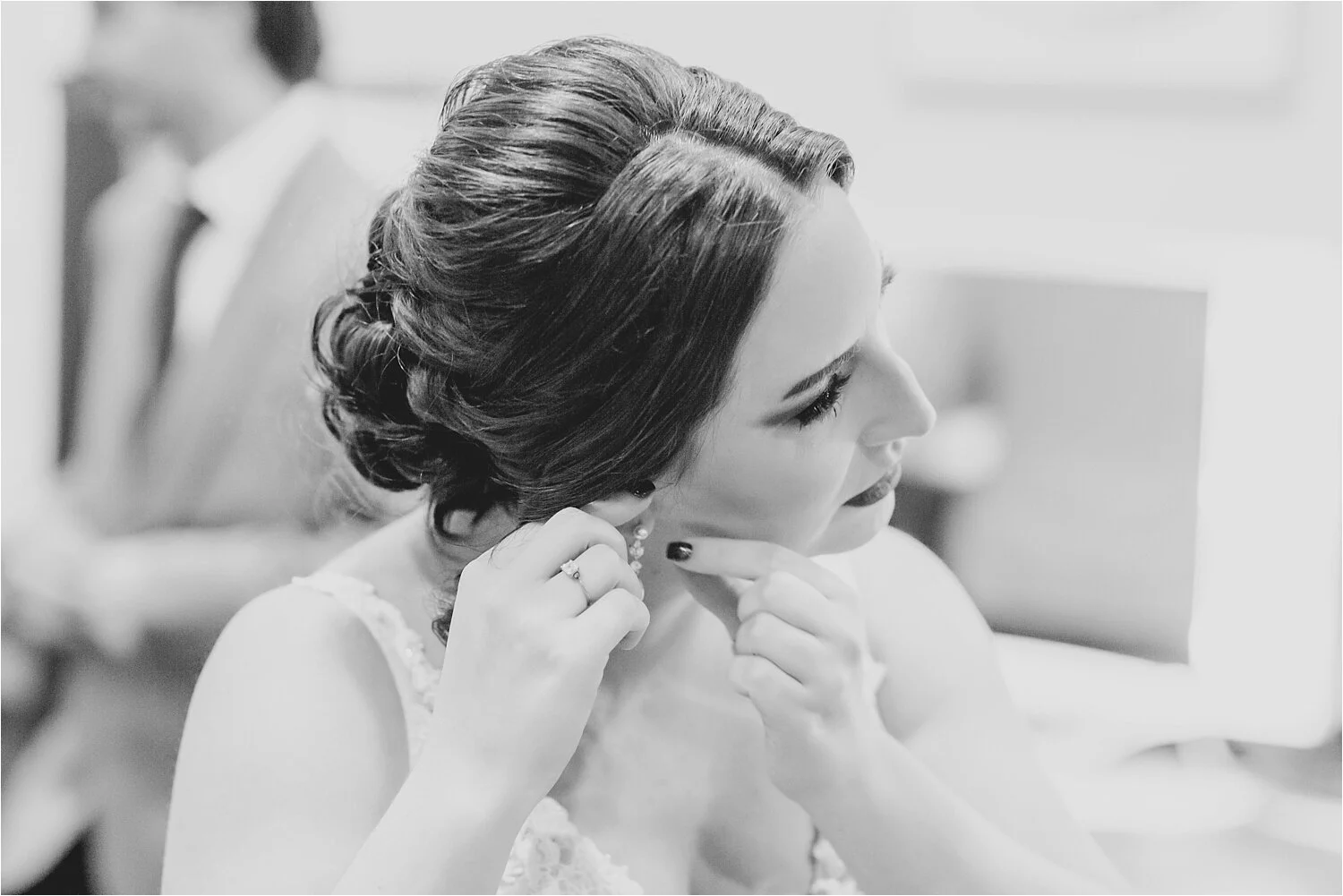 2019-12-31_0019.jpg bride getting ready for wedding at the cleveland arcade