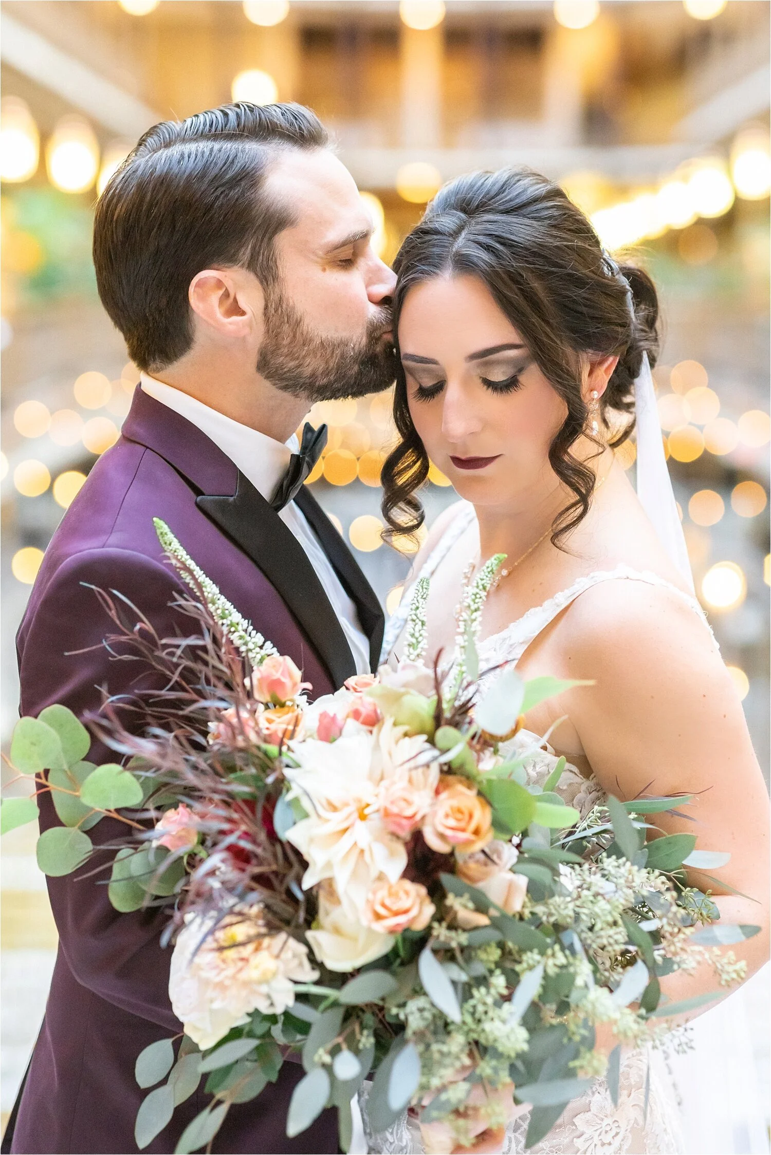 2019-12-31_0075.jpg2019-12-31_0095.jpg gorgeous fine art wedding photos at the arcade in cleveland