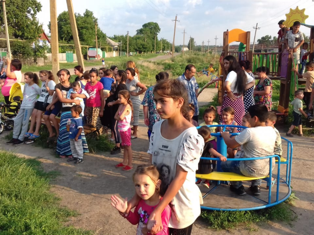  Volodymyr and Maxim hold an event for the children of Berezivka. 