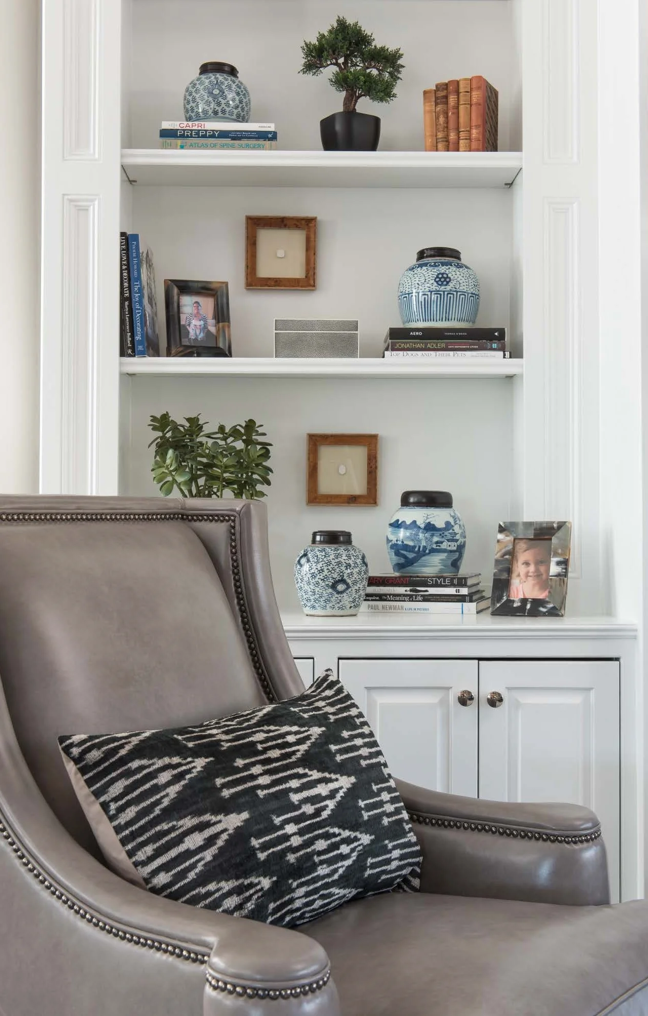 Blue and white china adds refinement to this transitional home in Plano.