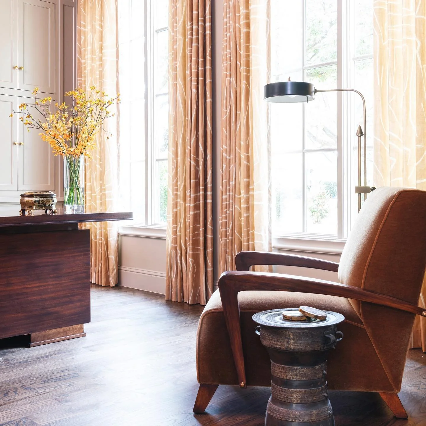 I love an office with warmth and a soul. This intimate home office from our client&rsquo;s home featured in @luxemagazine was a perfect blend of the two. From the draperies with @kellywearstler graffito fabric by @leejofa to the Thai bronze rain drum