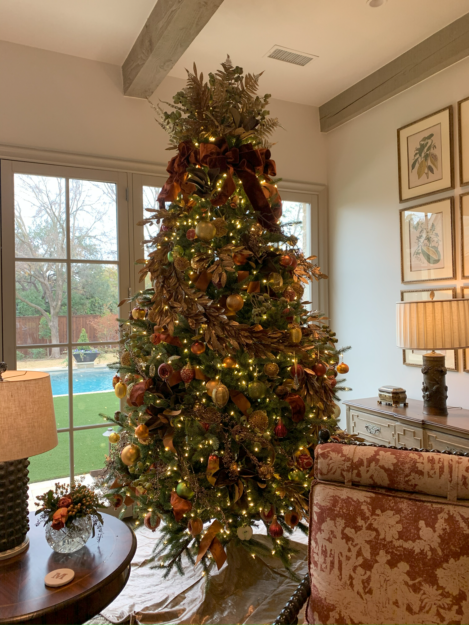https://images.squarespace-cdn.com/content/v1/555cbed8e4b0c2909e97a944/69a0cfcc-c42d-4e55-866f-2c49cddf66c7/Dallas-home-Christmas-tree.png
