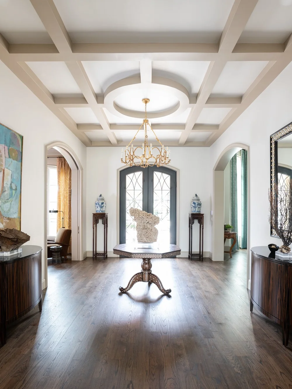 Tray Ceiling With White Beams