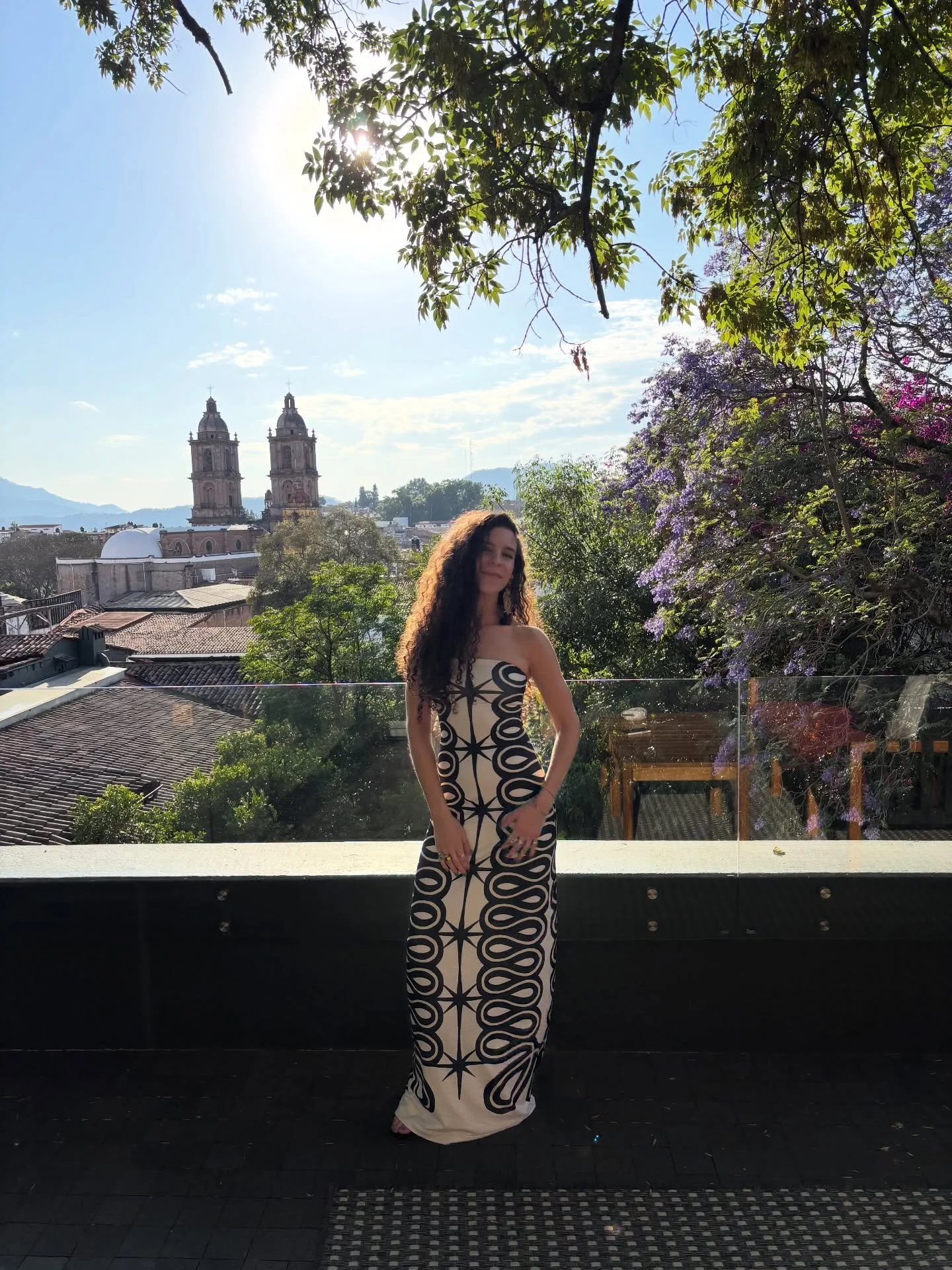 nights in Valle de Bravo celebrating @ferdelagarzan @danielsimmss 🤍 there&rsquo;s something really special about reuniting with friends that you grew up with! time somehow stops &amp; you pick up right where you left off. &amp; it&rsquo;s even more 