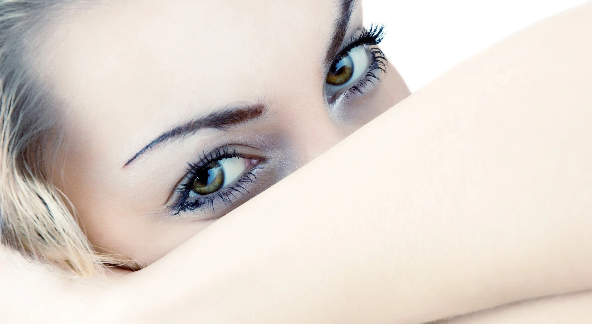 woman_eyes-wallpaper-1920x1080.jpg