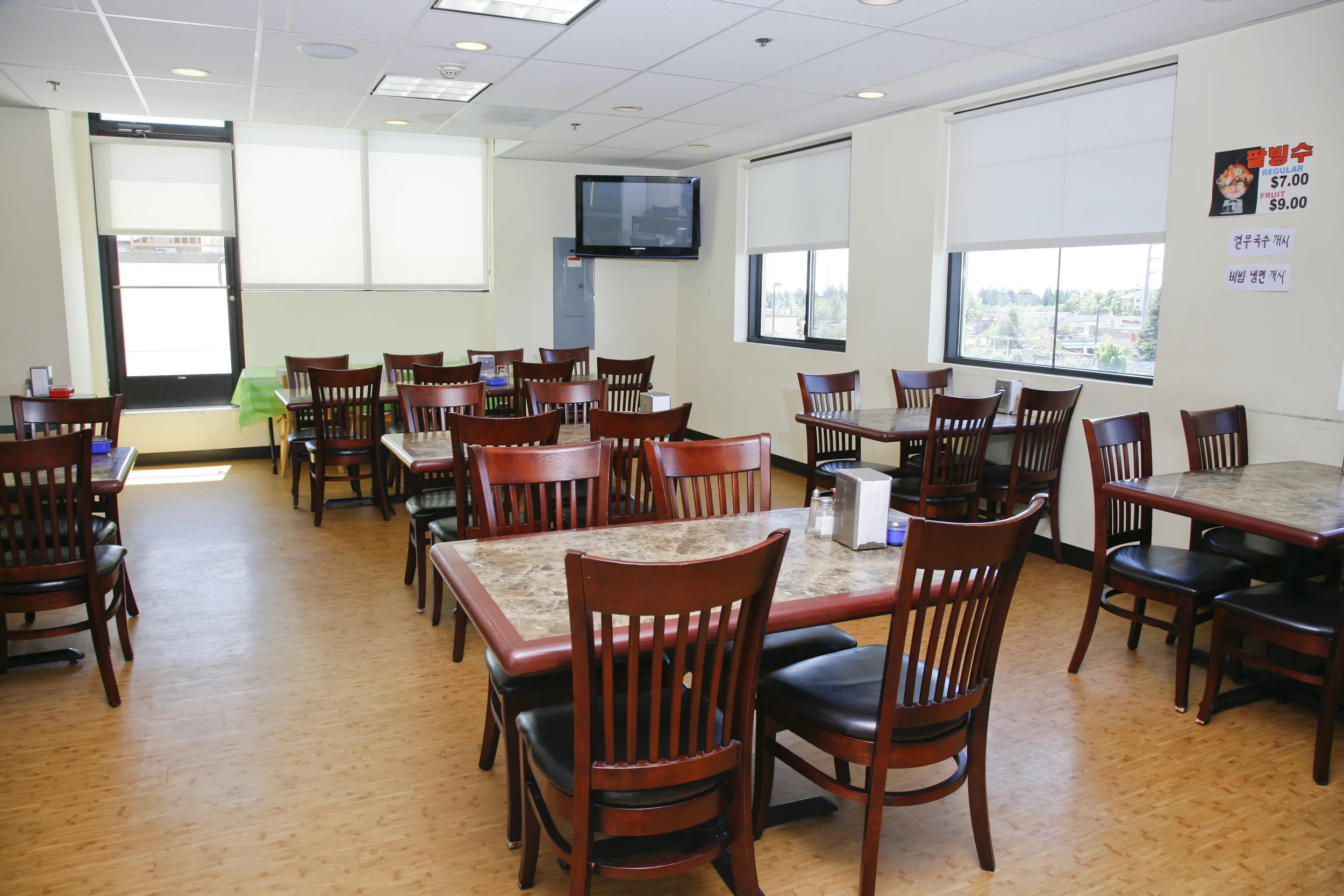 Restaurant Our full service restaurant serves traditional Korean food and refreshing beverages.