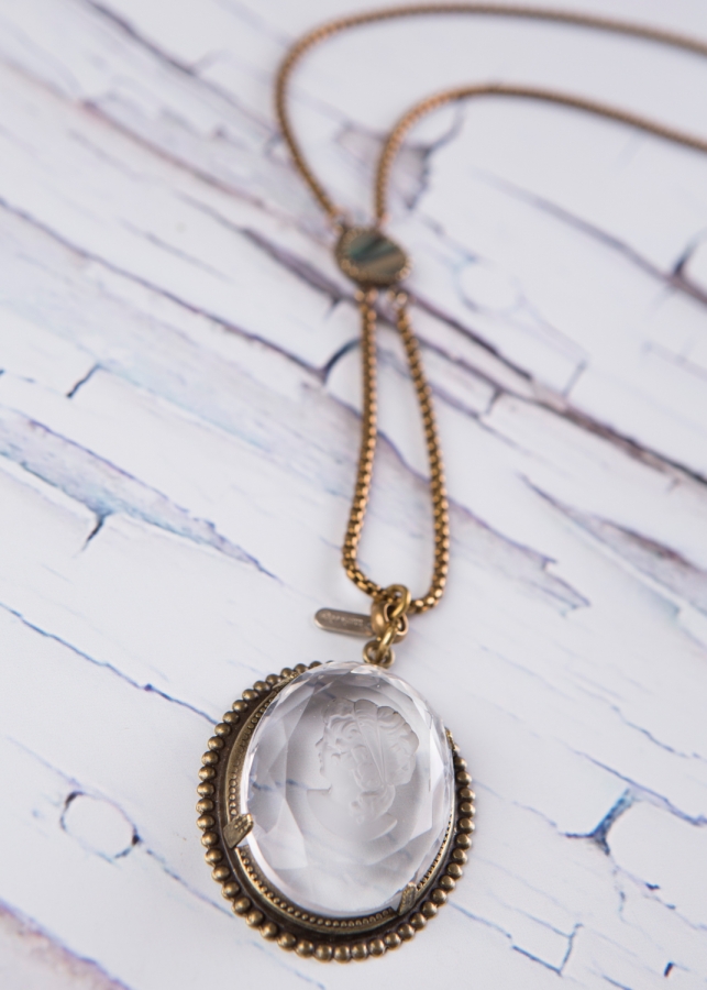 crystal cameo necklace_n-1983.jpg