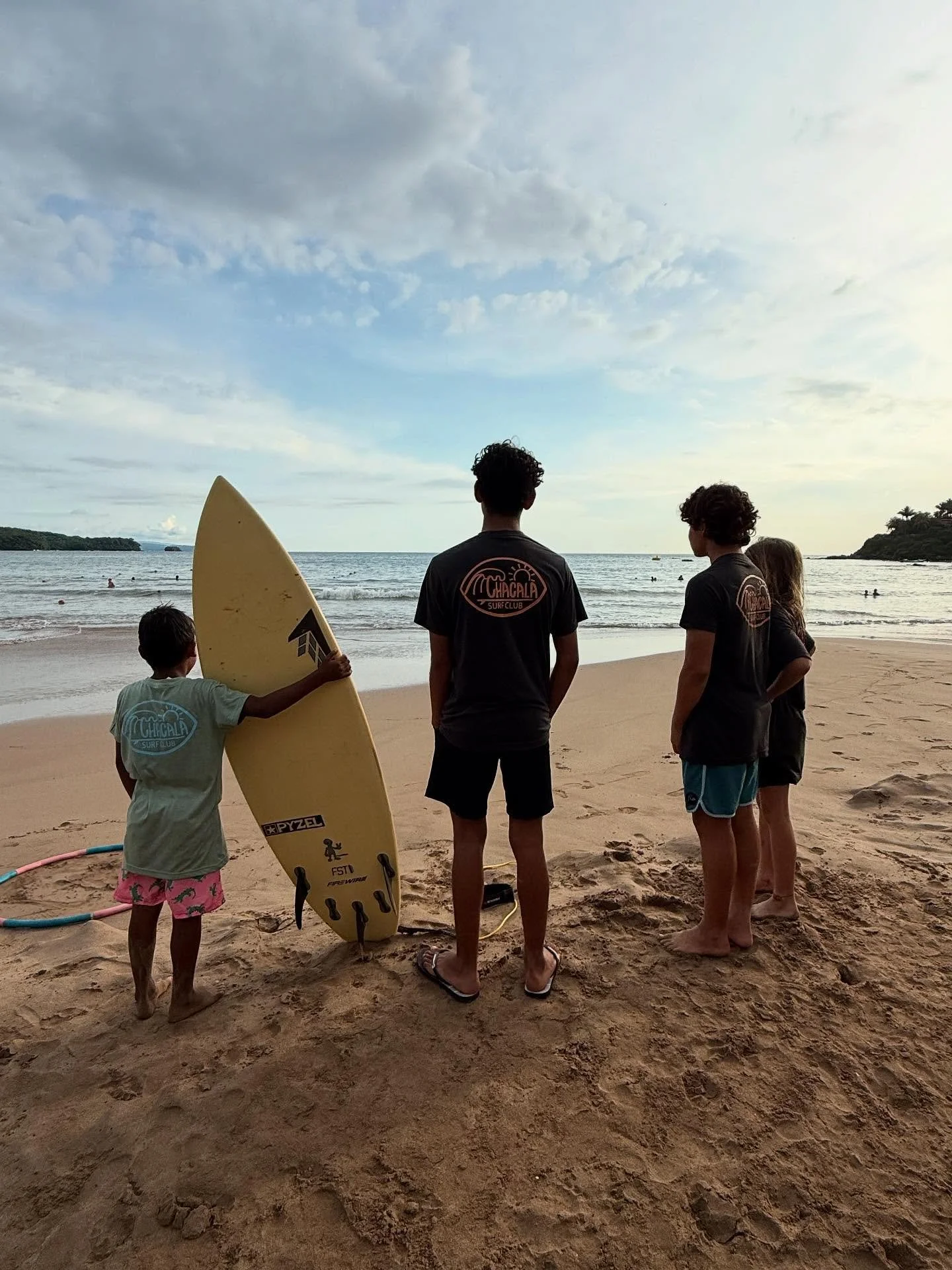 Nuestro taller extracurricular de surf fue todo un &eacute;xito 🏄&zwj;♂️🌊 Gracias infinitas a @raulchapa.green , quien tuvo la iniciativa y fue el fundador de este incre&iacute;ble espacio. Tambi&eacute;n a todas las mam&aacute;s y pap&aacute;s que