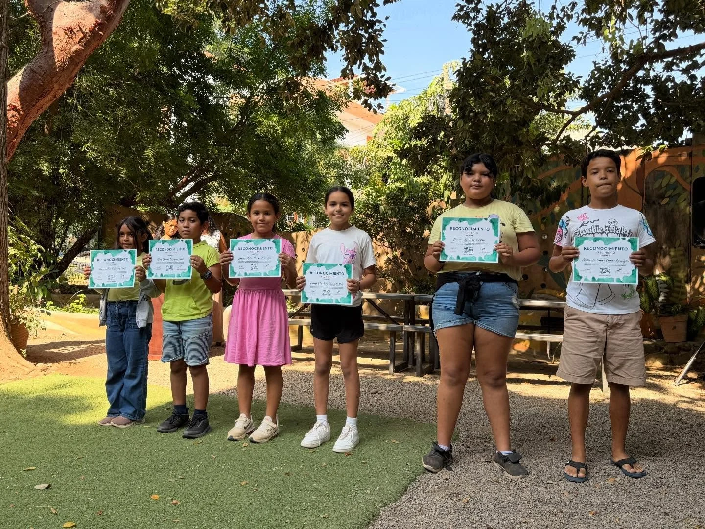 ✨ Reconocimiento del Primer Trimestre ✨
Un gran reconocimiento a nuestros alumnos y alumnas que destacaron durante este primer trimestre por su desempe&ntilde;o acad&eacute;mico, su liderazgo, por ser grandes amigos y por su constante apoyo a la comu