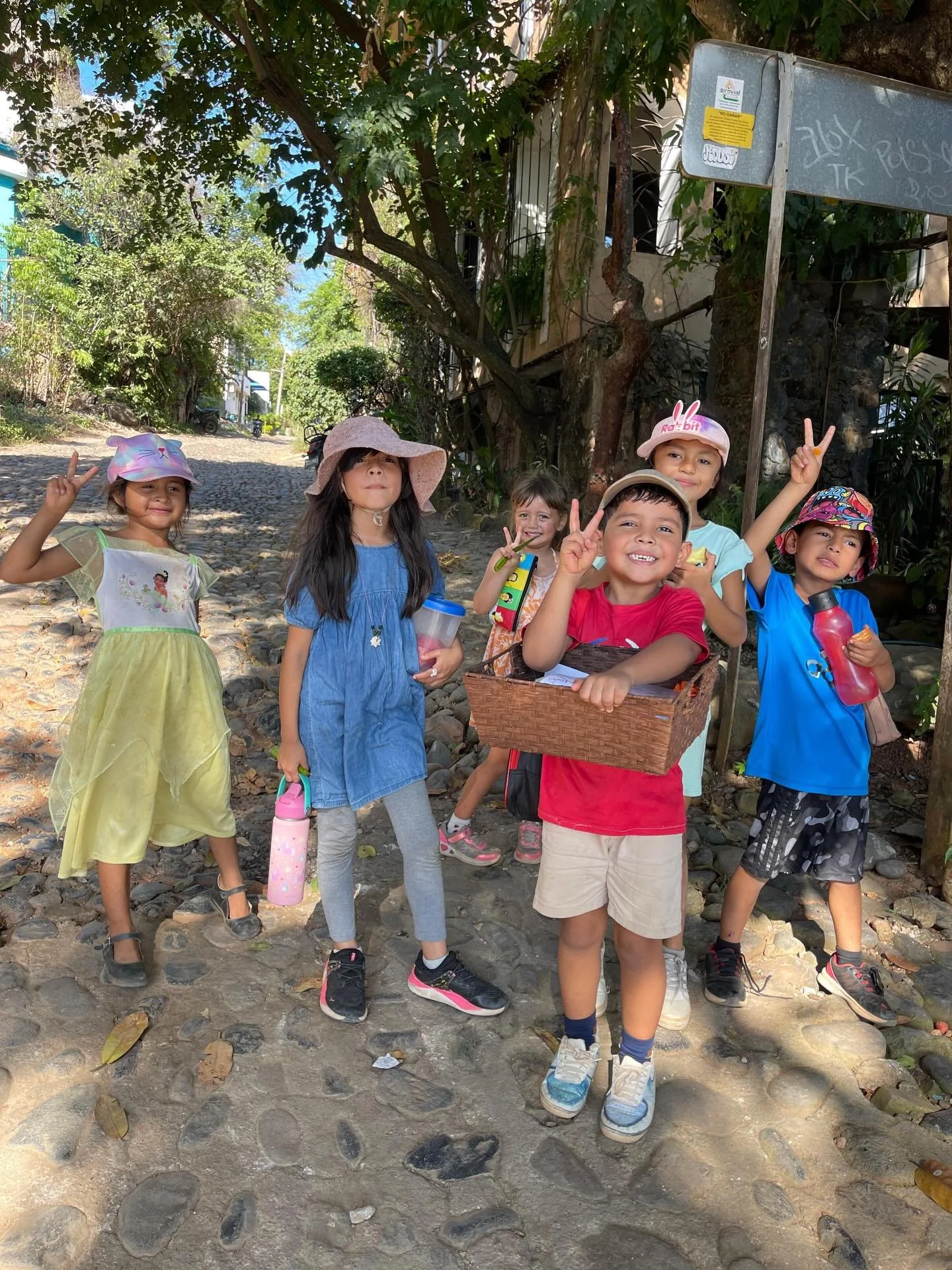 Nos encanta la escritura creativa ✨
Una de las cosas m&aacute;s hermosas de vivir en un lugar seguro y peque&ntilde;o como Chacala es la facilidad de hacer actividades divertidas, diferentes y rodeadas de naturaleza.
Nuestro grupo de 1ro de primaria 