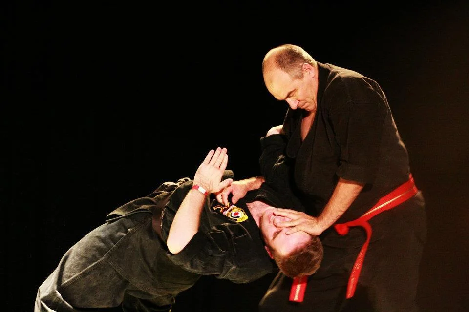 Suffering for art - Photo by Michael Kostiuk