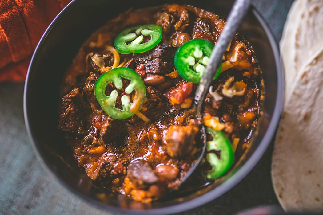 Overnight Slow Cooker Chile Con Carne — insolence + wine