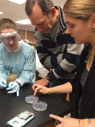 NICHOLE BRODERICK (RIGHT) CONSULTS WITH DAVID KNECHT (CENTER) ON DIFFERENT POTENTIAL ASSAYS FOR JENNA DICKINSON'S (LEFT) WORK. (KIM KRIEGER/UCONN PHOTO)
