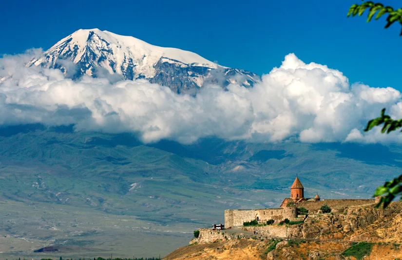 mount ararat in turkey – the source of the daptomycin soil sample (Source: Wikimedia commons, the free media repository, www.andrewsevag.com)