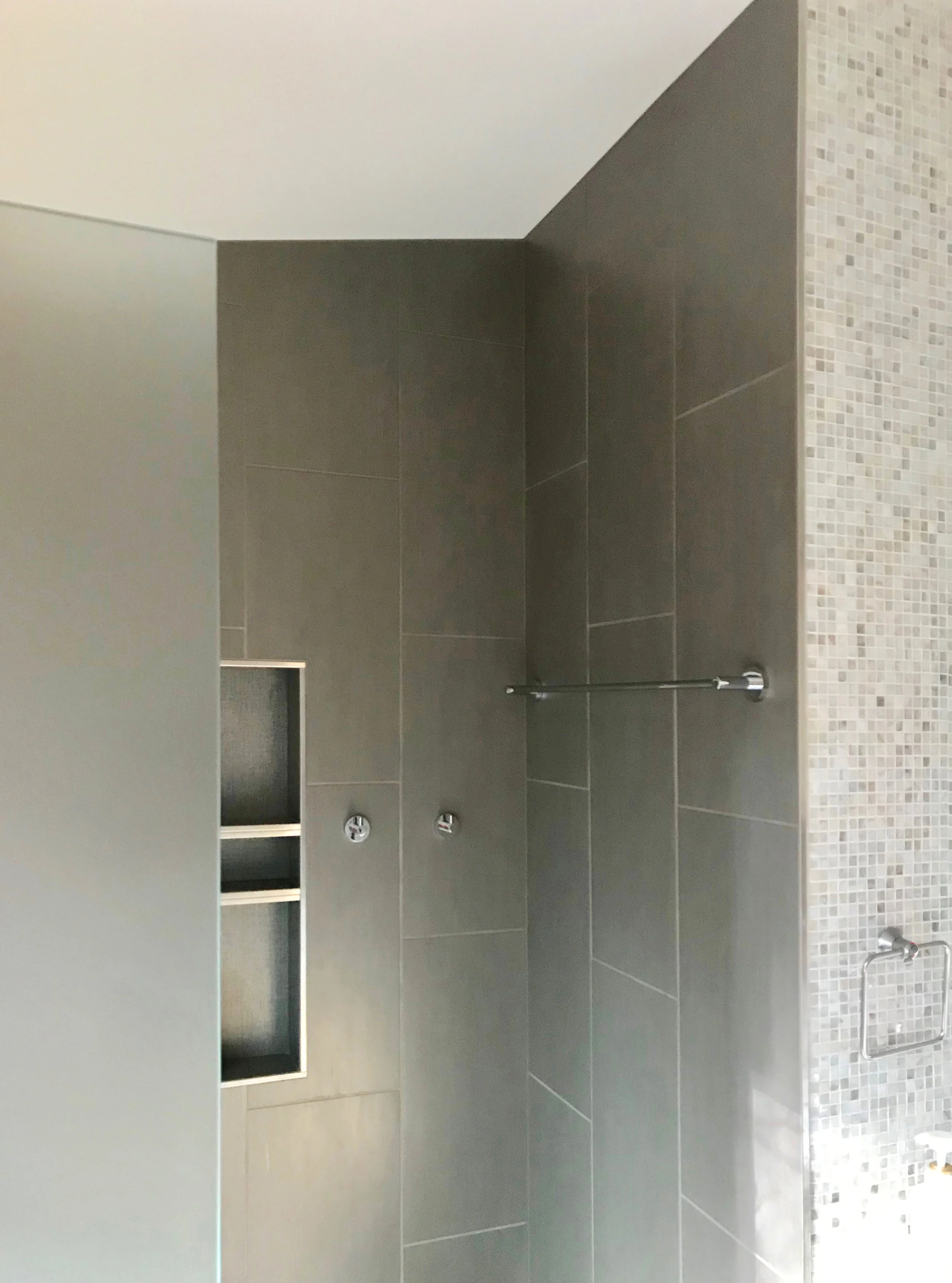 Curb-less shower with partial frosted glass barrier