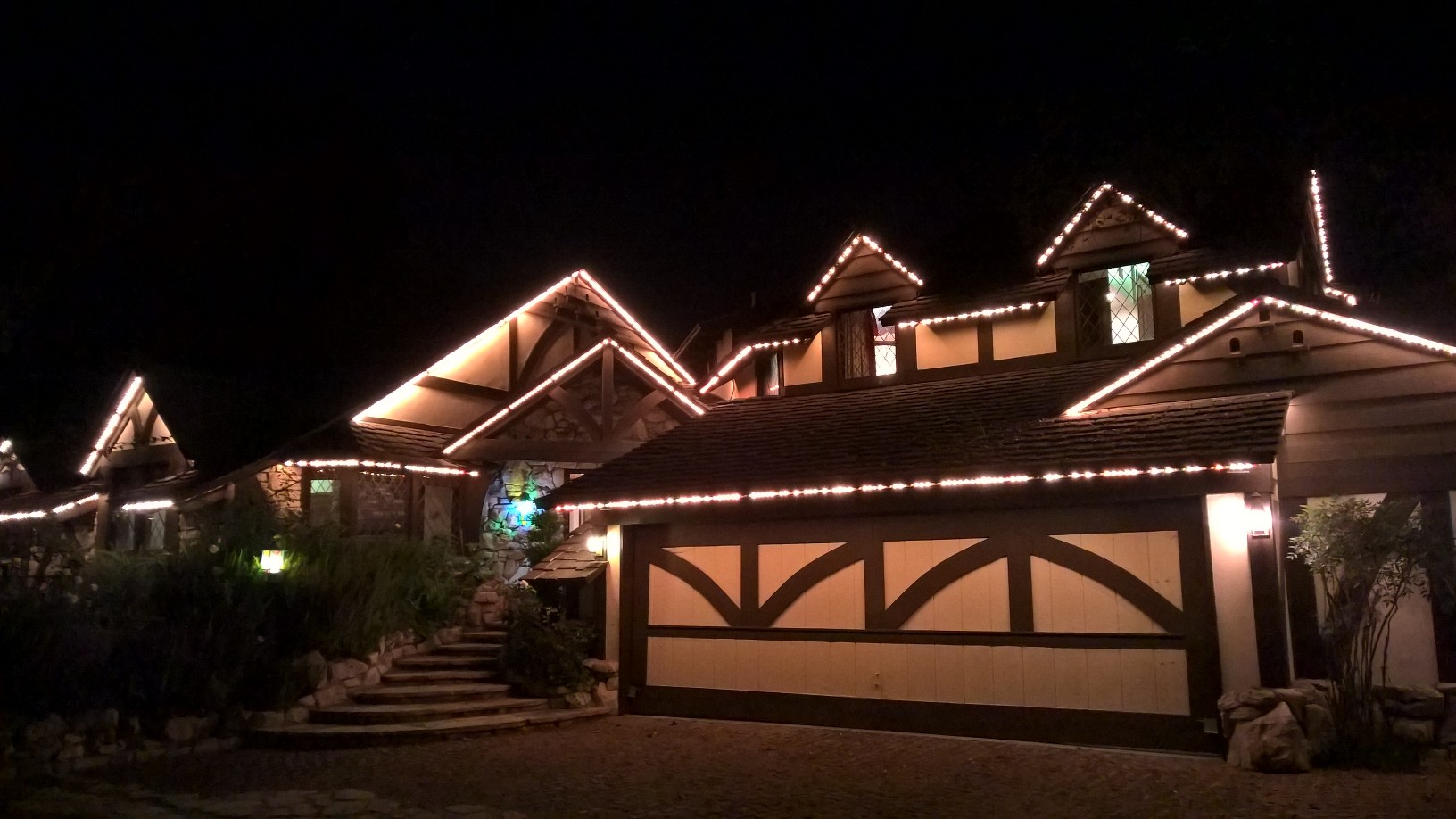 The perfect holidays house with built-in lights!