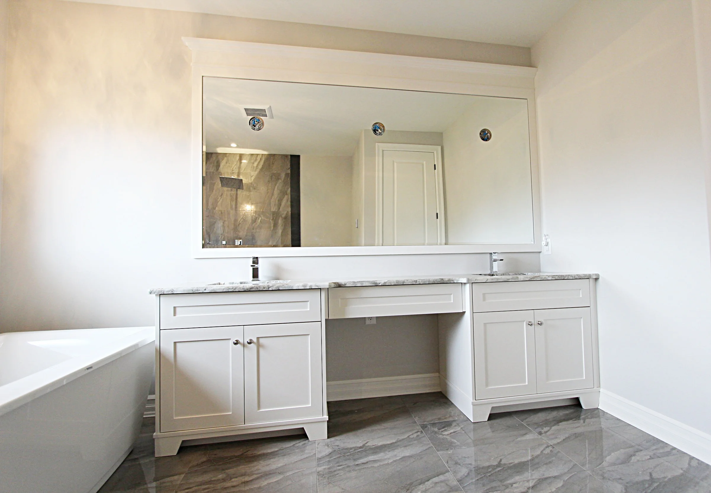 HIS & HERS MASTER ENSUITE