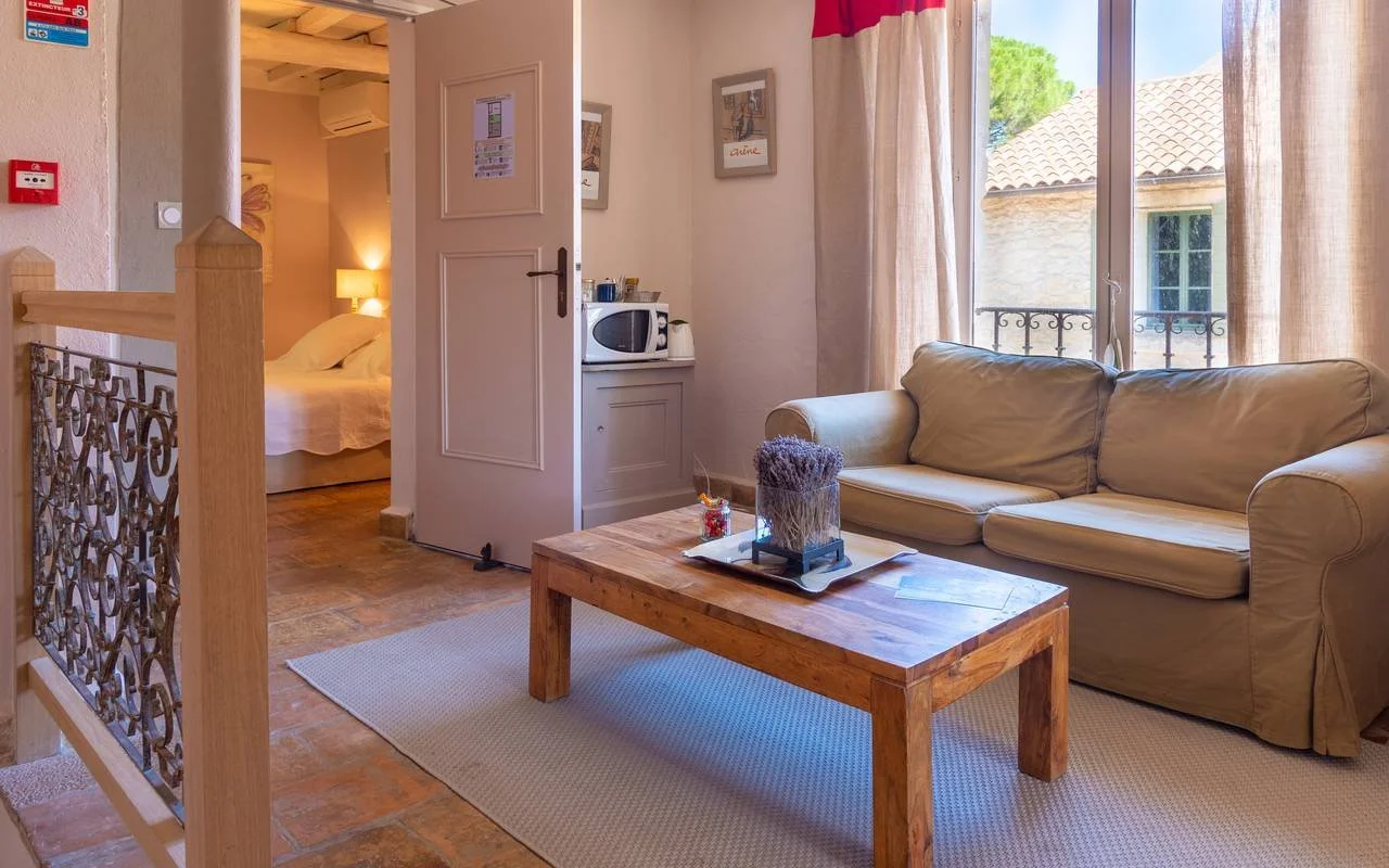1035__slideshow_medium__hotel-domaine-des-clos-32-.jpeg