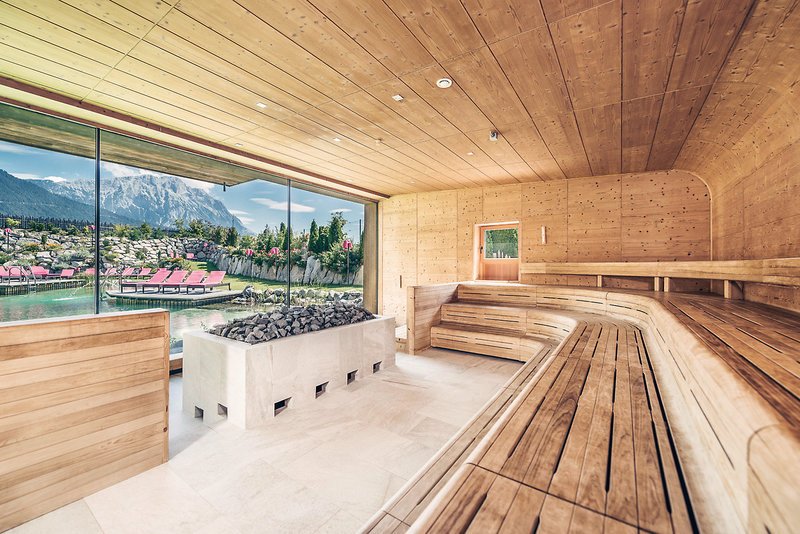 oesterreich-alpenresort-schwarz-in-der-sauna.jpeg