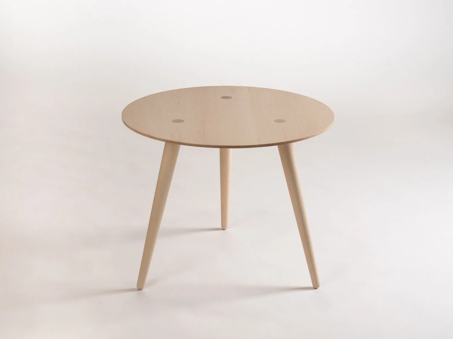 Three_Legged_Table_01.jpg