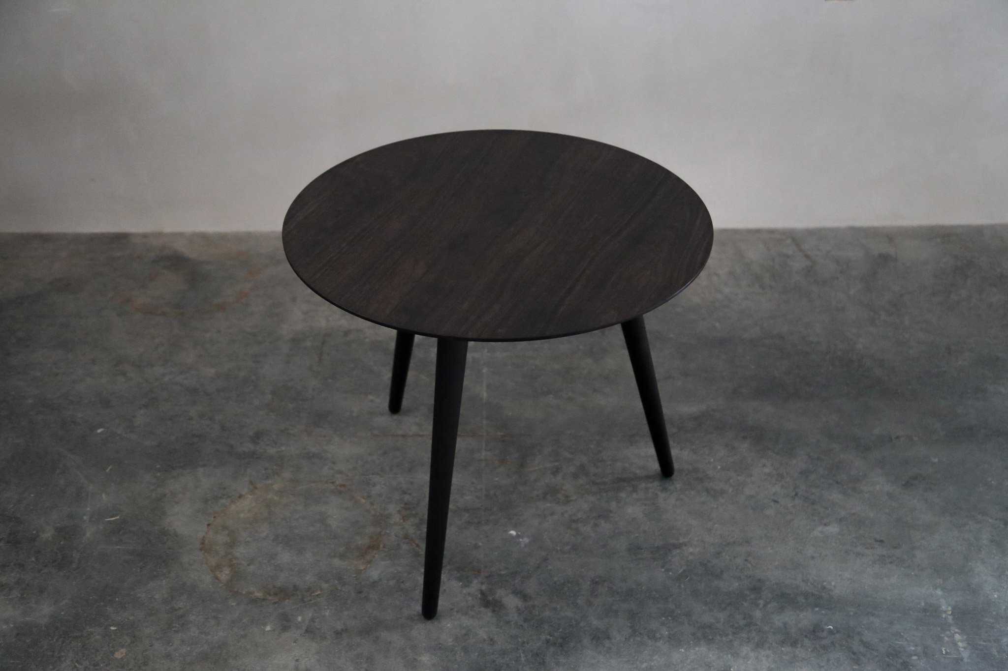 Three_Legged_Table_08.jpg