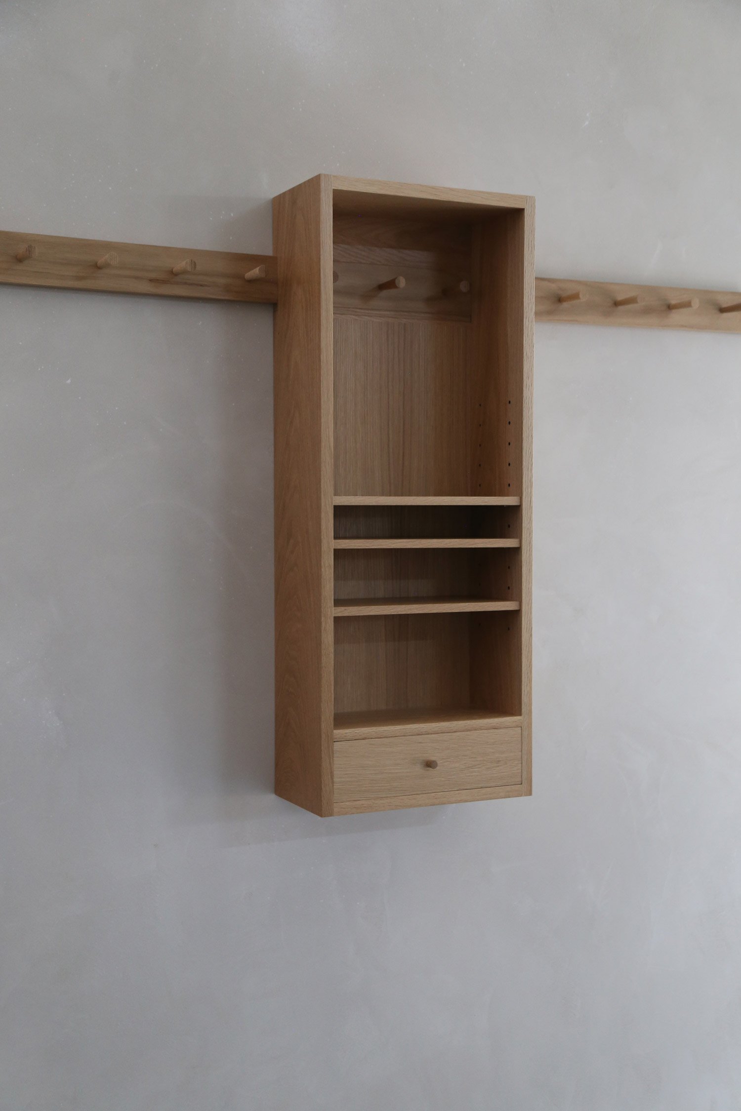 Simple_Peg_Cabinet_01.jpg