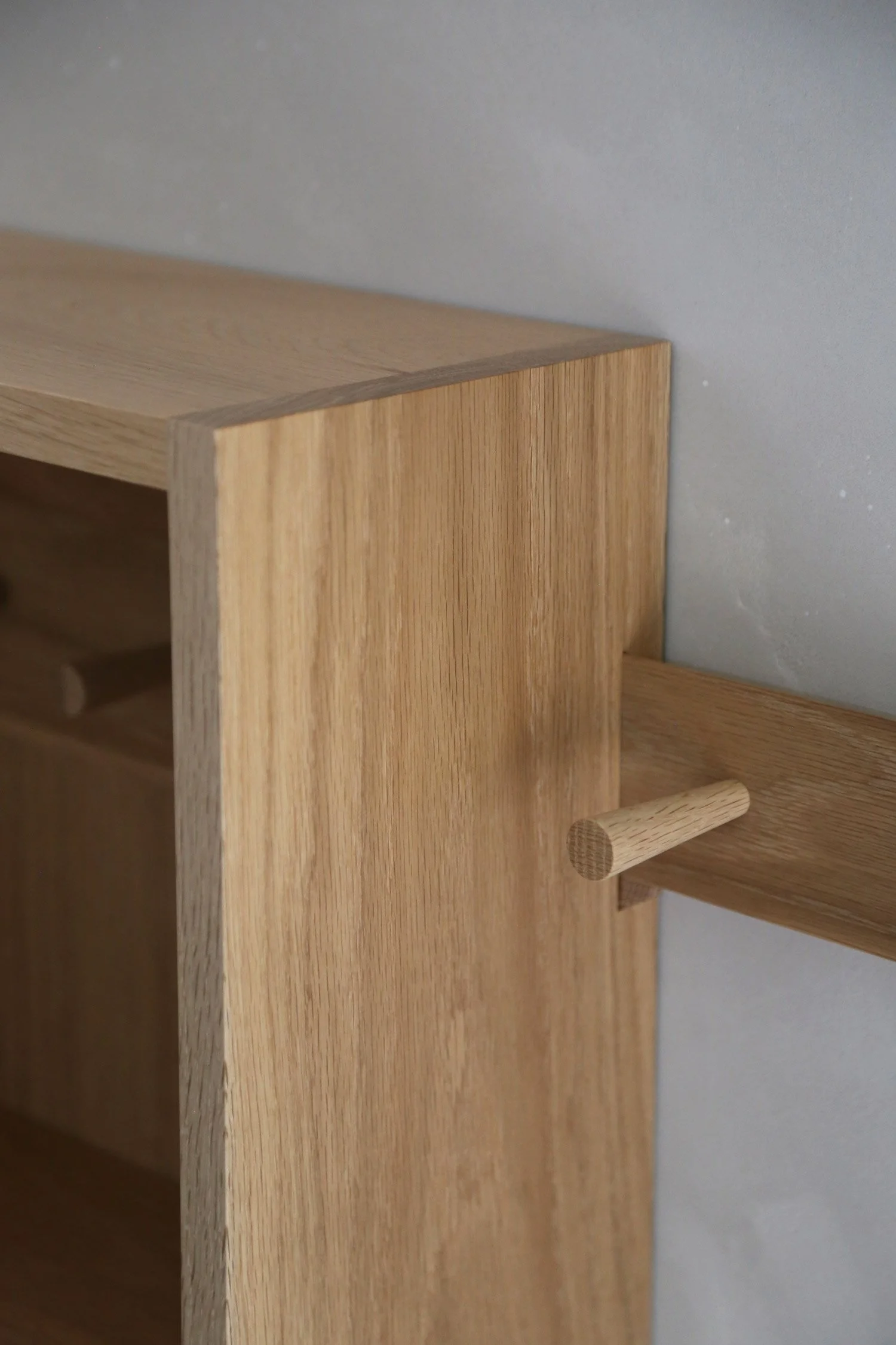 Simple_Peg_Cabinet_03.jpg
