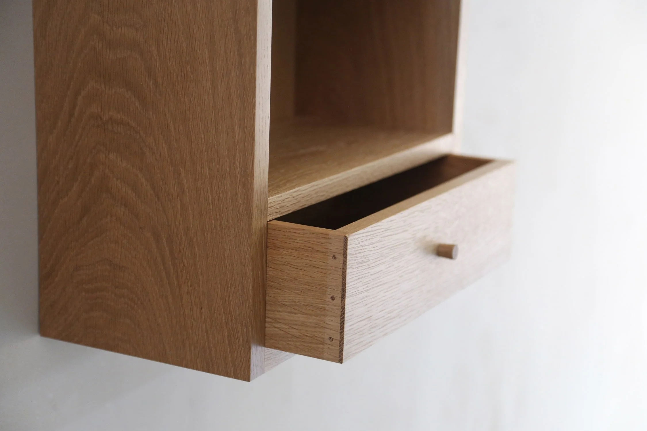 Simple_Peg_Cabinet_04.jpg