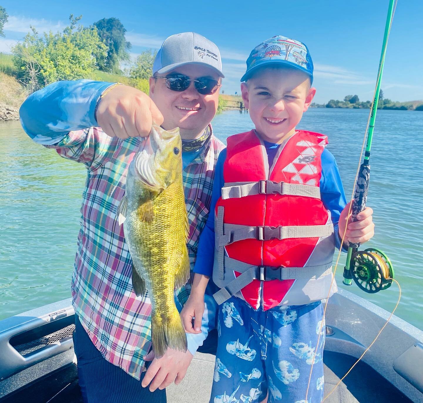 Getting kids into their first fish on a fly rod is an absolute blast!  @redingtongear @rioproducts @galvanflyreels @costasunglasses @calbassunion @brycetedfordflyfishing