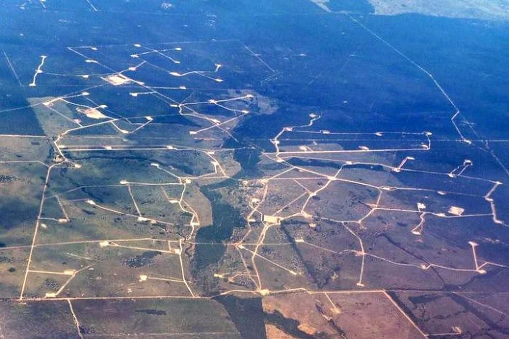 Coal seam gas wells south of Chinchilla in south-west Queensland. (AAP)