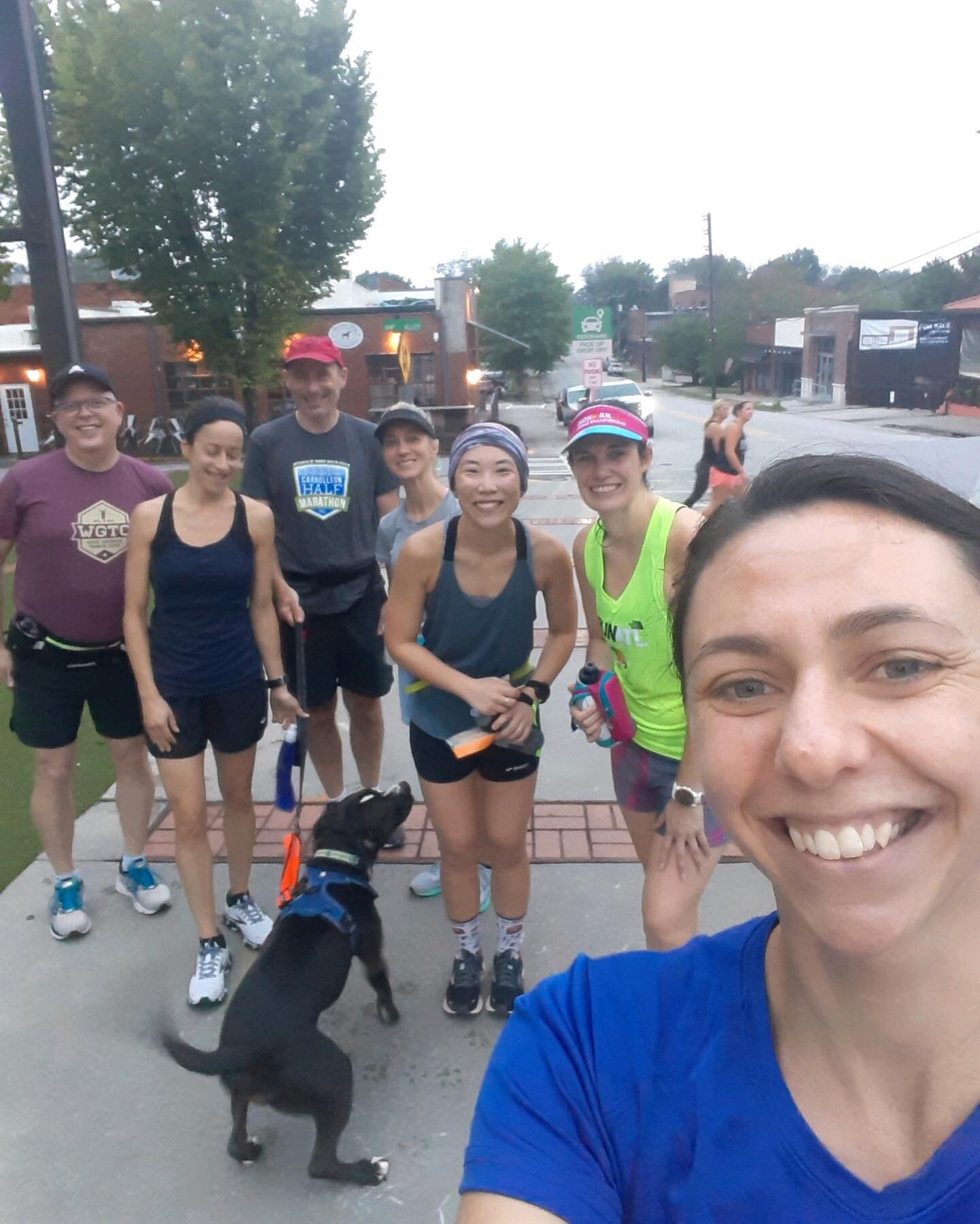 L👀K at our run crew this morning! 🌅 🏃&zwj;♀️ 🏃&zwj;♂️ 🐕 Nothing beats running with friends to get your Saturday morning going! 💥 We meet at the Amp at 7:30a every Saturday morning!
#westga #westgatrackclub #carrolltonga #carrolltonhalfmarathon