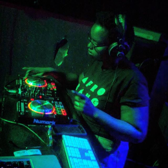 @bonitaappleblunt_ on the Mix at Nappi Houri

#nappihour #afrotrak #bonitaappleblunt #LOKari