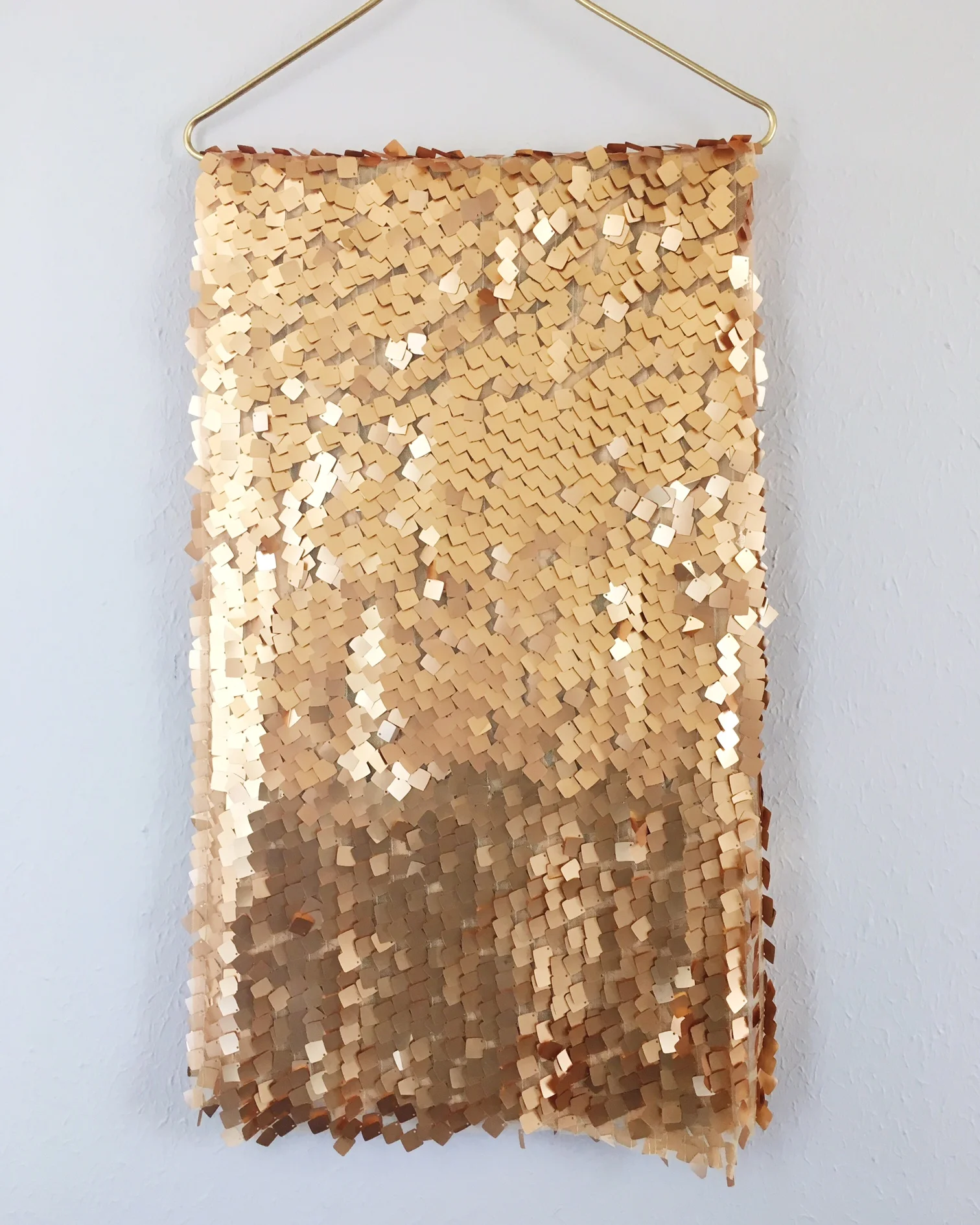 CHUNKY GOLD SEQUIN RUNNER (1)