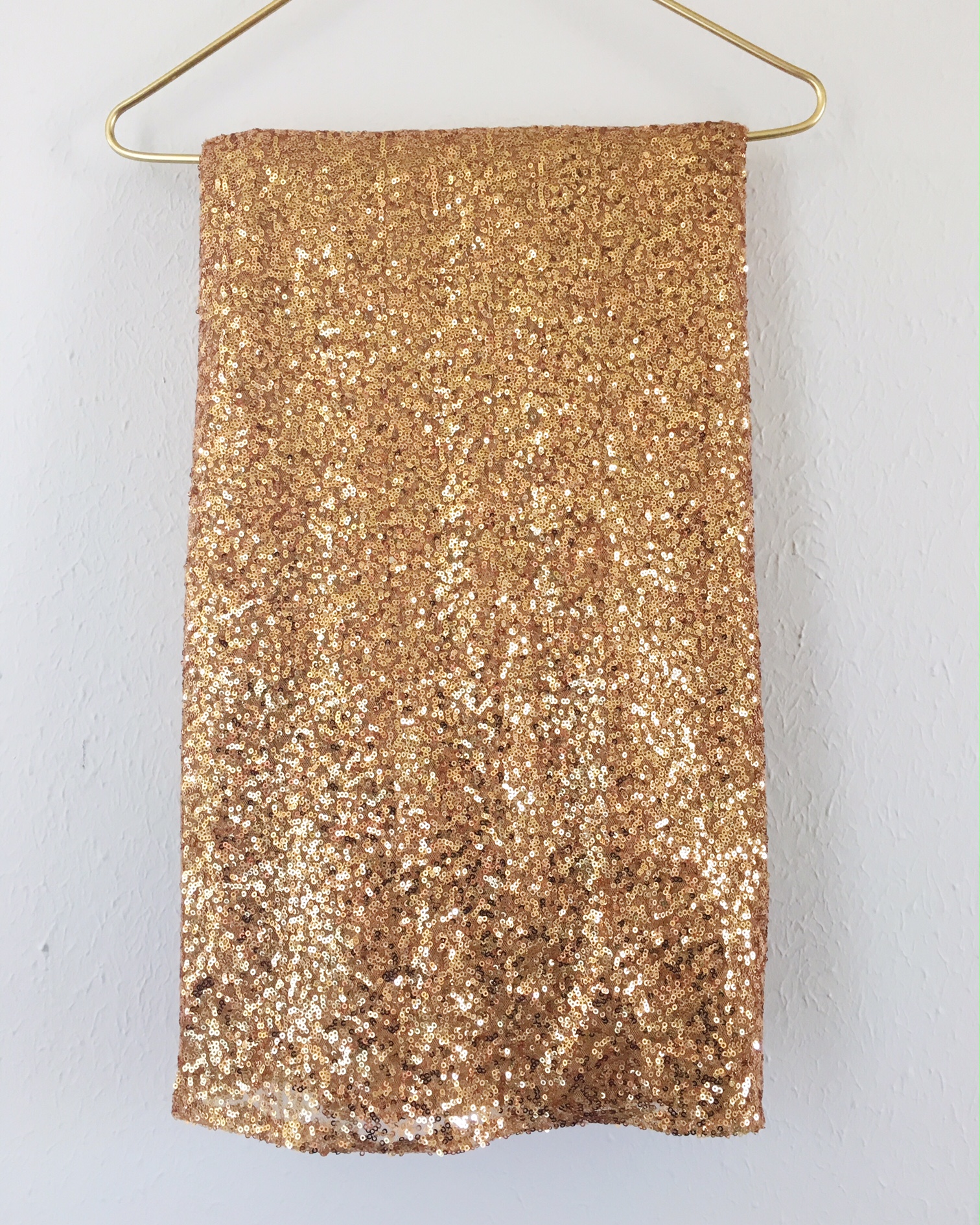 GOLD SEQUIN TABLE OVERLAY (1)
