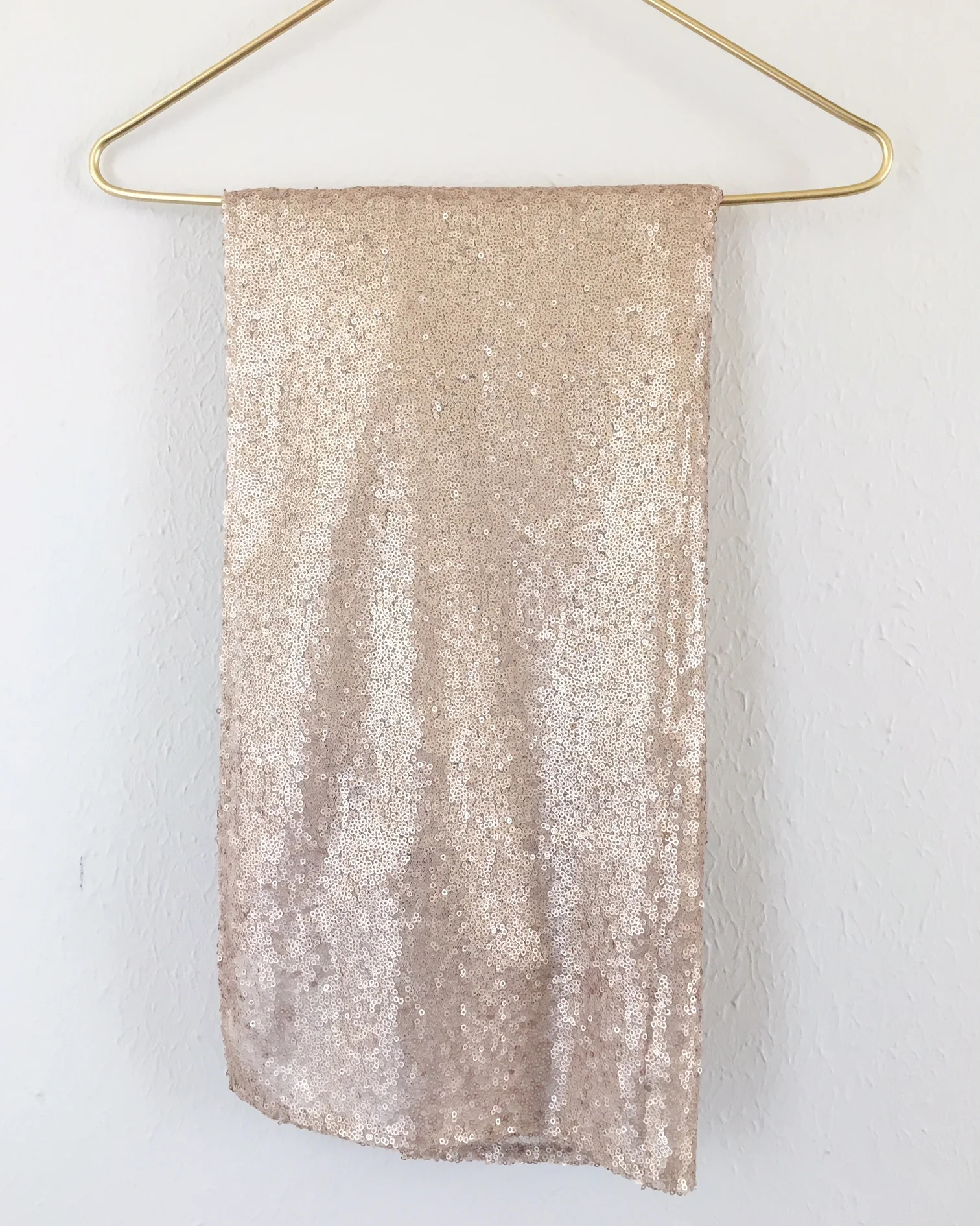 CHAMPAGNE SEQUIN RUNNER (1)