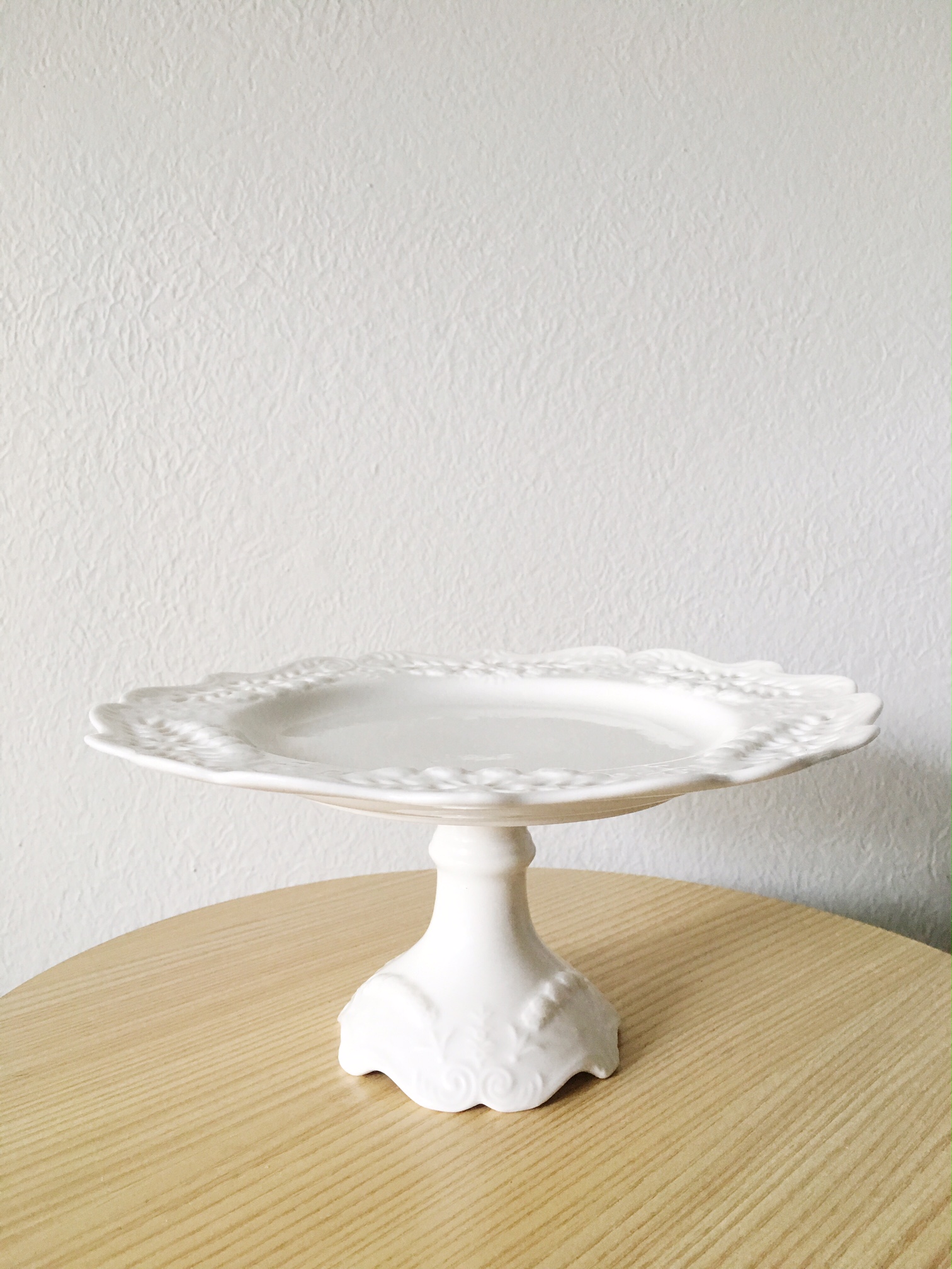ORNATE SCALLOPED PLATE