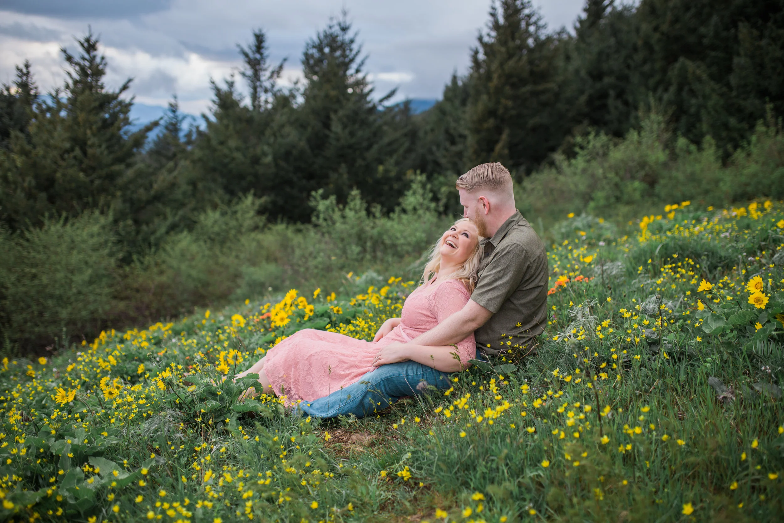 dog mountain engagement session cook washington valentia productions weddings