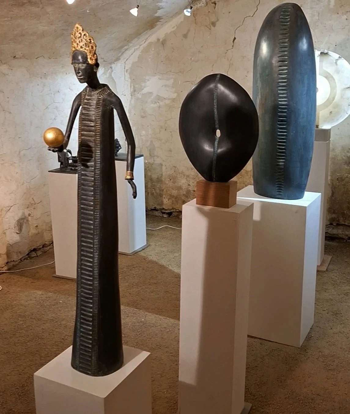 Priest of the Sun temple in line with female and male stela