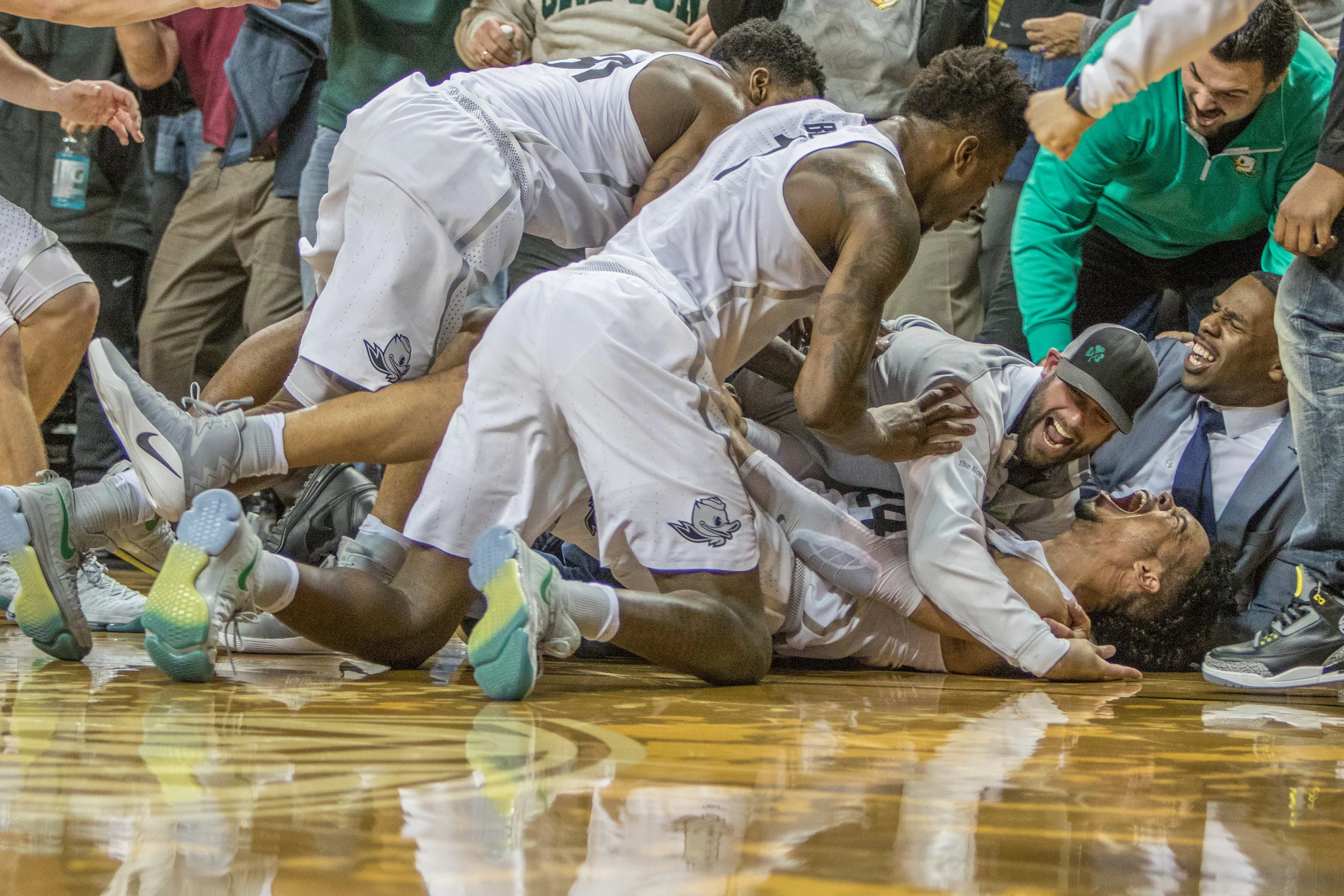 2016.12.28.emg.an.mens.bball.vs.ucla-19.jpg