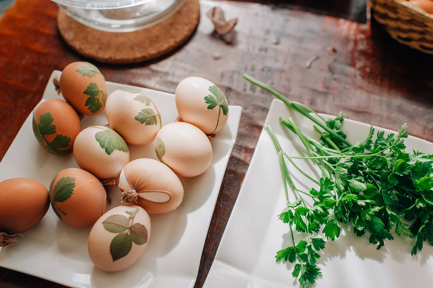 easter-eggs-organic-dye-onion-peels-elena-wilken14.jpg