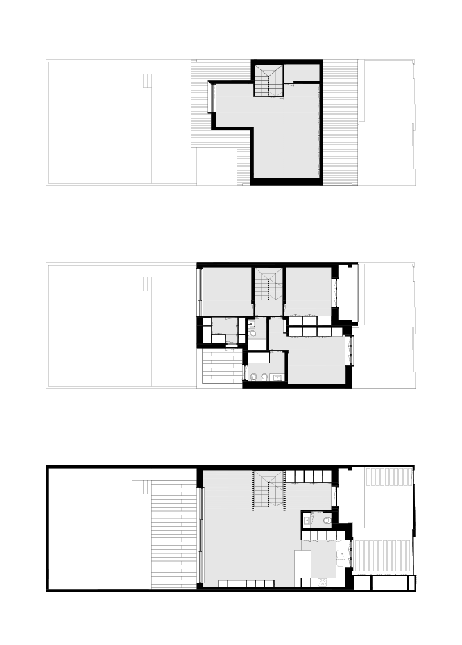  Remodelação de uma Casa na Rua São Francisco Xavier, Restelo.  A moradia mantém a fachada principal, já o alçado tardoz é alinhado em toda a sua extensão pelo limite máximo da moradia contígua já existente a poente, que corresponde ao nº42 e pela moradia nº46 em construção. No piso 1 este alinhamento acontece a poente pelo limite da moradia nº 46 e a nascente pela moradia nº42.  O acesso ao lote é feito pela Rua de São Francisco de Xavier através de uma porta de homem, existindo também um portão de correr que permite o estacionamento de uma viatura do interior do lote. Nesta área do terreno está ainda considerado uma área destinada à colocação dos contentores do lixo.  Em termos programáticos a casa organiza-se em dois pisos mais uma cave e o aproveitamento do sótão. No piso térreo, temos as áreas de uso comum, onde podemos encontrar um hall de entrada, com a escada que permite o acesso à cave e ao primeiro andar, uma cozinha que comunica com a zona de refeições, uma ampla zona de estar e um pequeno lavabo. O acesso ao logradouro tardoz é feito através da zona de estar.  No piso 1 temos o programa de uso mais privado, uma suite, dois quartos e uma casa de banho.  Esta mesma escada dá acesso ao sótão que através da inclusão de uma mansarda virada a tardoz e de duas claraboias permite, não só a introdução de luz natural e ventilação cruzada, como também o aproveitamento desta área para uma ampla zona de arrumos e áreas técnicas.  A área da cave corresponde ao perímetro do piso térreo, sendo que a tardoz esta estende-se até ao limite da cota mais baixa do terreno, onde é desenhada uma banqueta que permite a ventilação deste espaço bem como a entrada de luz natural.  A zona de logradouro está dividida em duas zonas. A primeira, virada a sul, corresponde ao acesso à moradia propomos um pavimento semipermeável, com uma passagem pedonal e zonas com canteiros. A tardoz, encontra-se a área exterior principal, que por sua vez, está dividida em 2 zonas. A zona de estar, localiza-se de forma contígua ao alçado tardoz e tem acesso através da sala de estar, esta área é totalmente impermeável e o pavimento considerado são solipas de madeira. O restante terreno, que se encontra a uma cota superior, é em coberto vegetal.  Localização: Lisboa  Programa: Casa Unifamiliar, 150 m2  Estado do Projecto: Em construção  Data: 2016/…  Cliente: Isaura F. e Carlos A.  Arquitectura: Mafalda Ribeiro Ambrósio e João Gomes Leitão  Imagens 3D:  Pedro Serrazina Studio   Engenharias: Trust, Gstrut, About Buildings, FanicaEng  Constructora: RMO Grupo / Grandatlas 