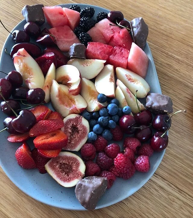 Choc honeycomb belongs on a fruit platter imho 😎 💅🏼