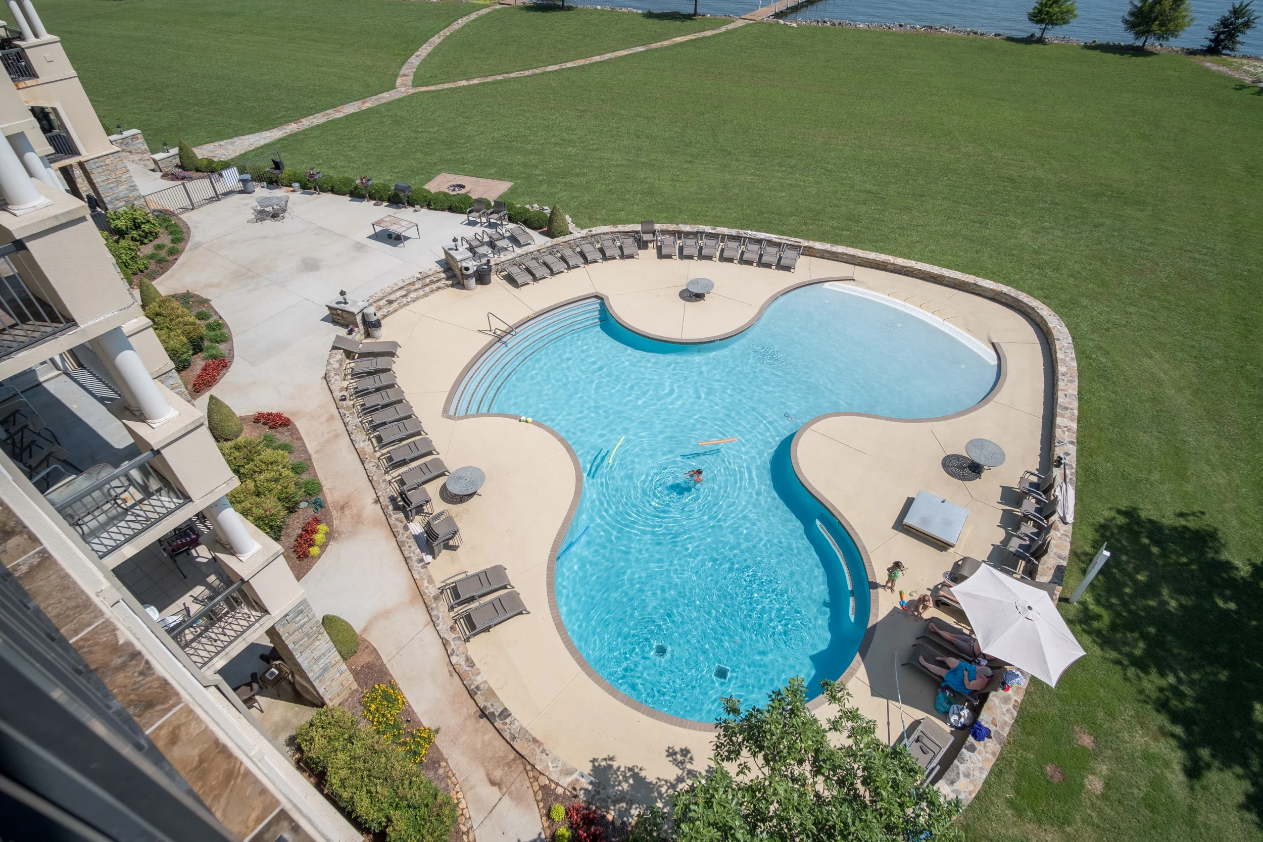 12100 Two Rivers Drive, Athens, AL 35611 — Dune Lake Studios