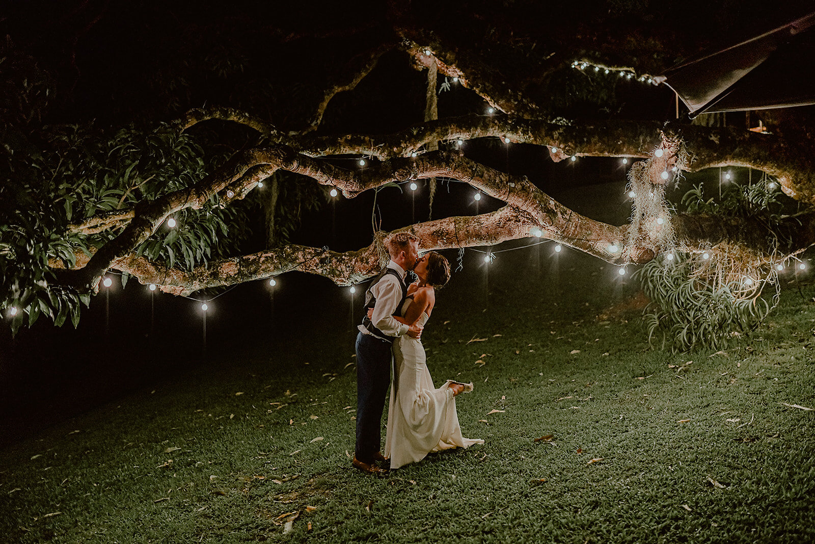 kendra-will-tantalus-wedding-hawaii-chelsea-abril-photography-977-2.jpeg