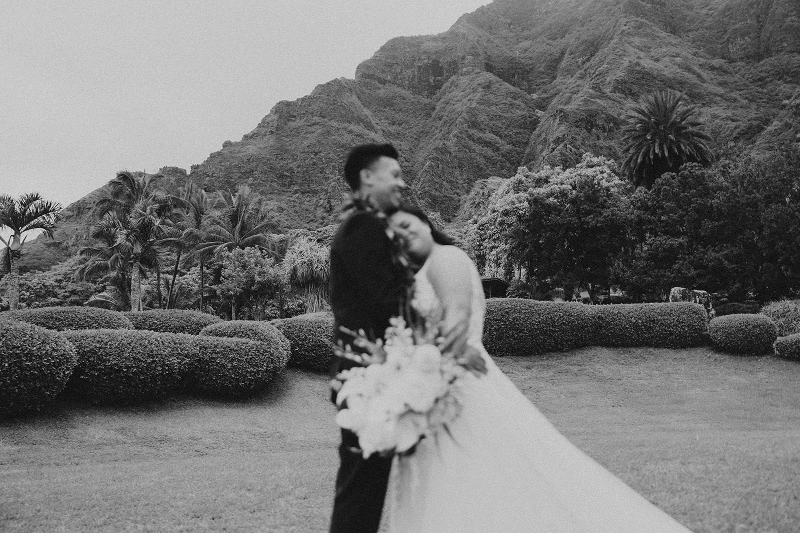 A Neutral Lovers Dream Wedding at Paliku Gardens, Kualoa Ranch