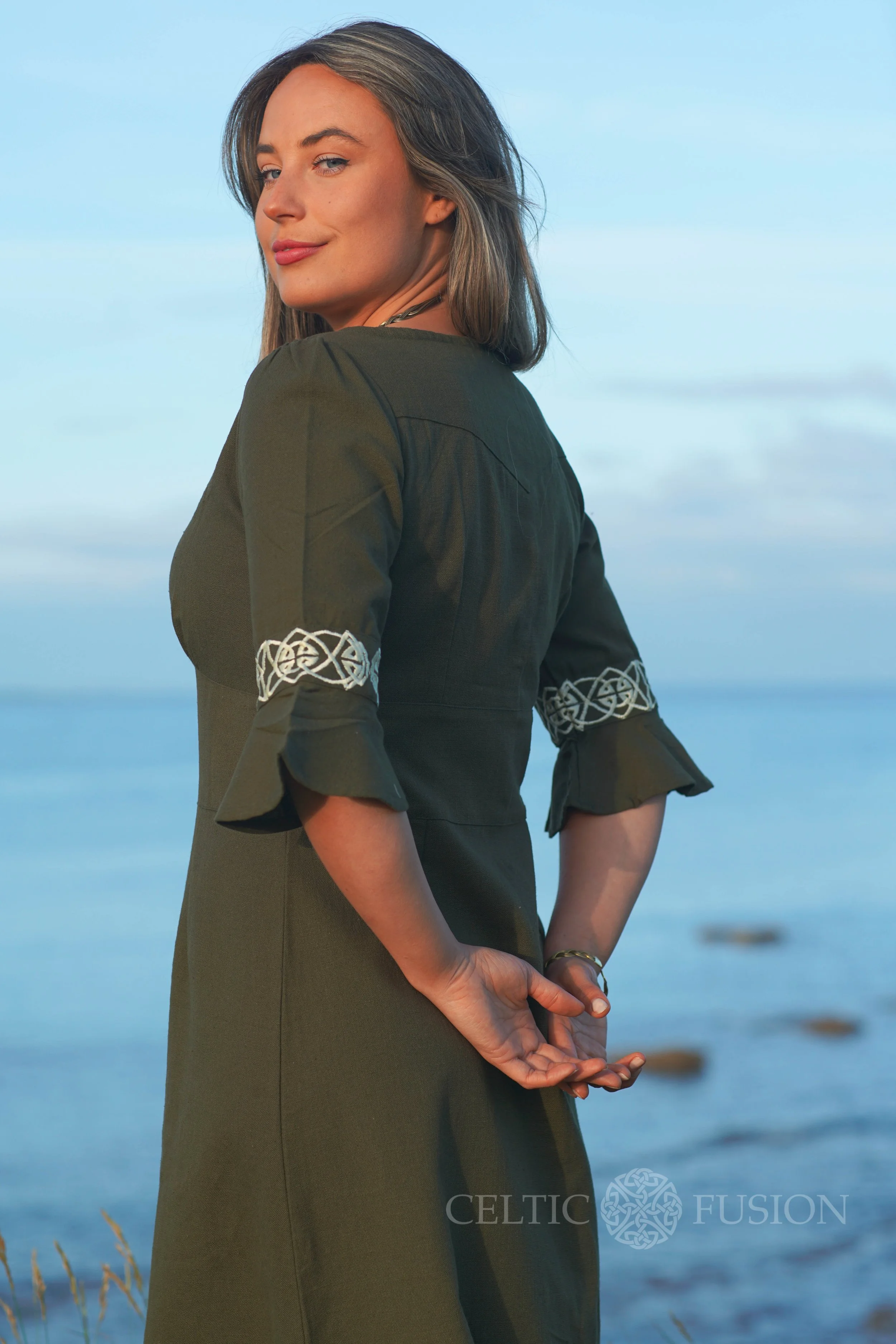 This Celtic womens dress is perfect for adding a touch of heritage to your wardrobe. Its breathable fabric and intricate detailing make it a standout piece, ideal for making a statement.