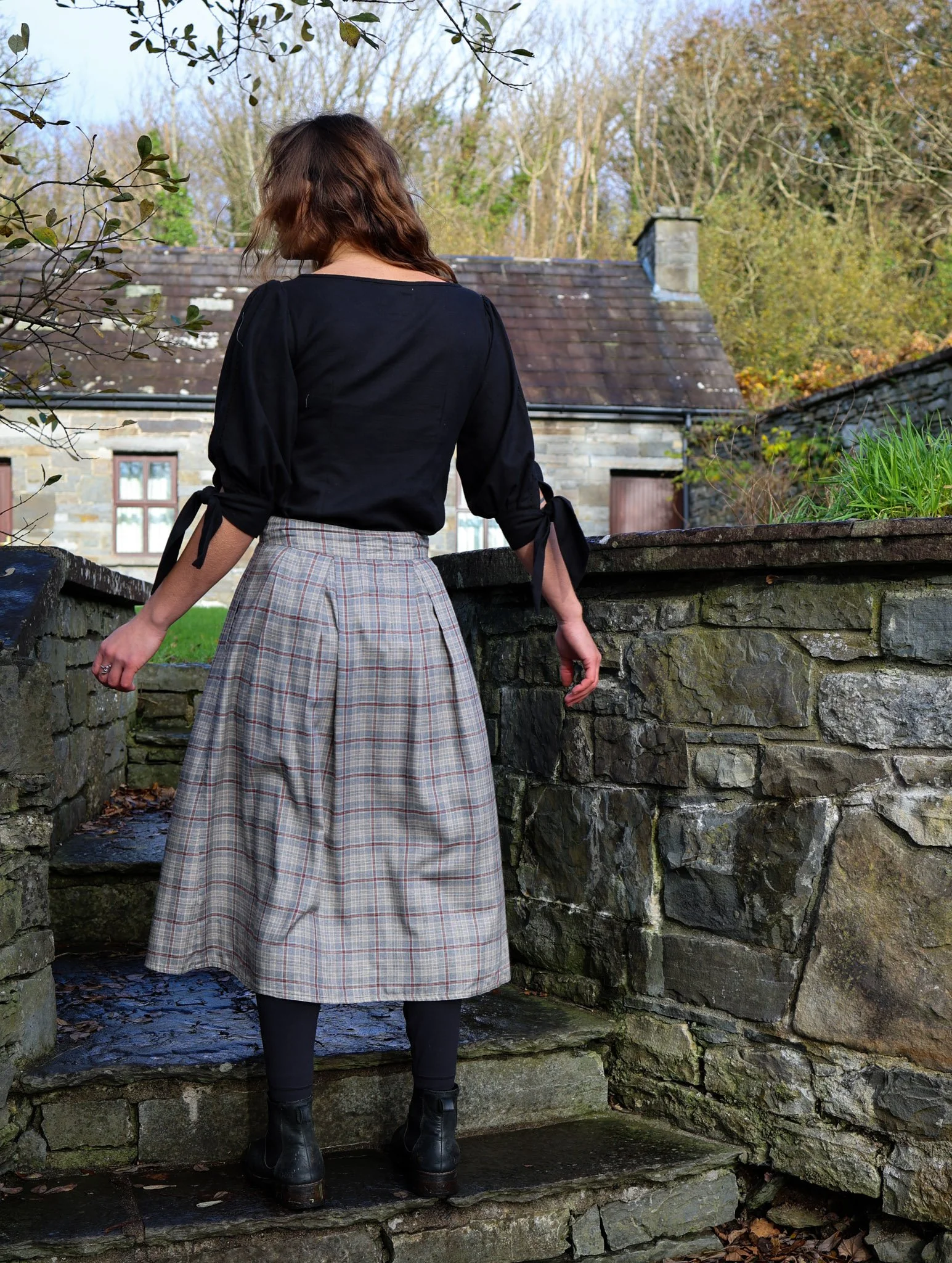 Midi button up skirt, fairycore skirt, cottagecore skirt, folk clothing, celtic clothing, wood buttons skirt, skirt with pockets, winter skirt